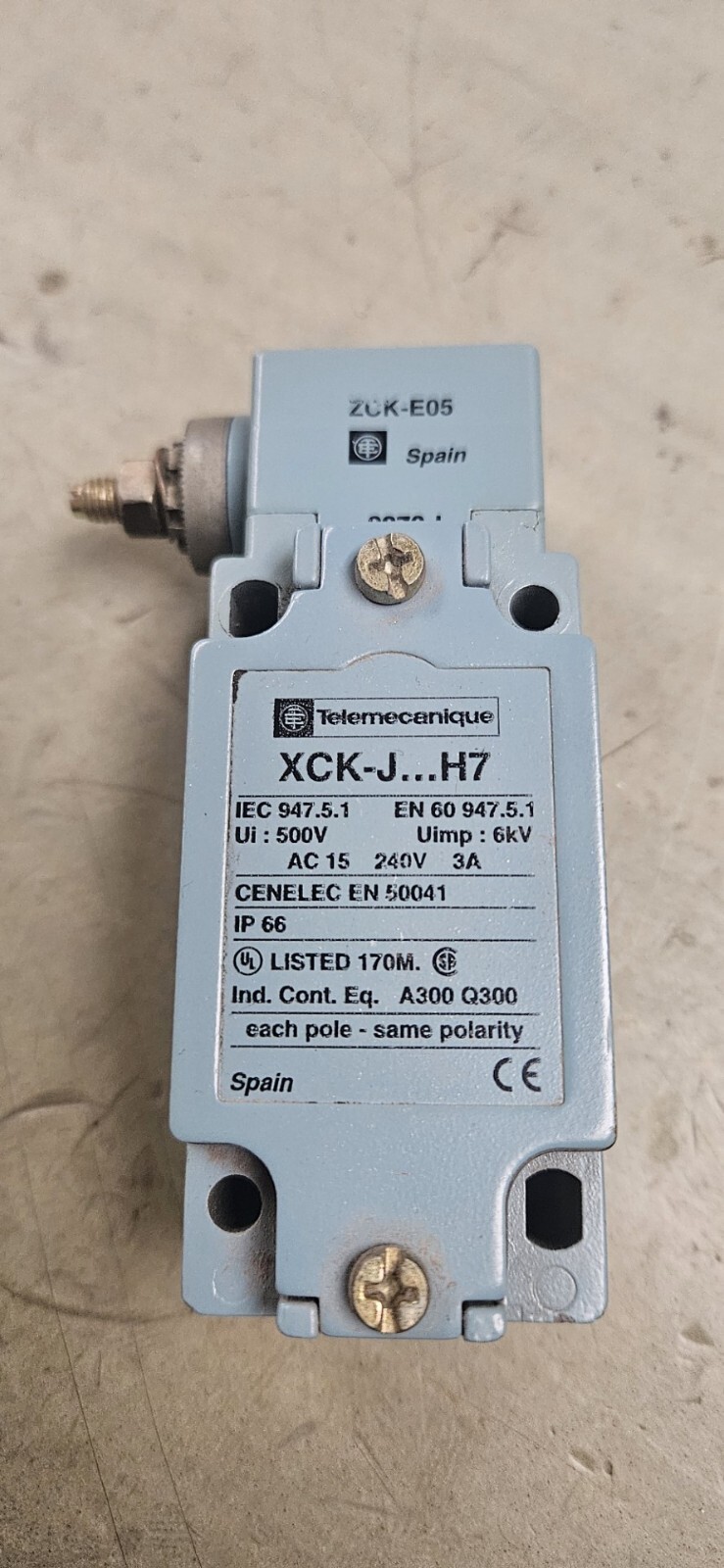 TELEMECANIQUE Limit Switch XCK-J-H7 NEW-OLD STOCK