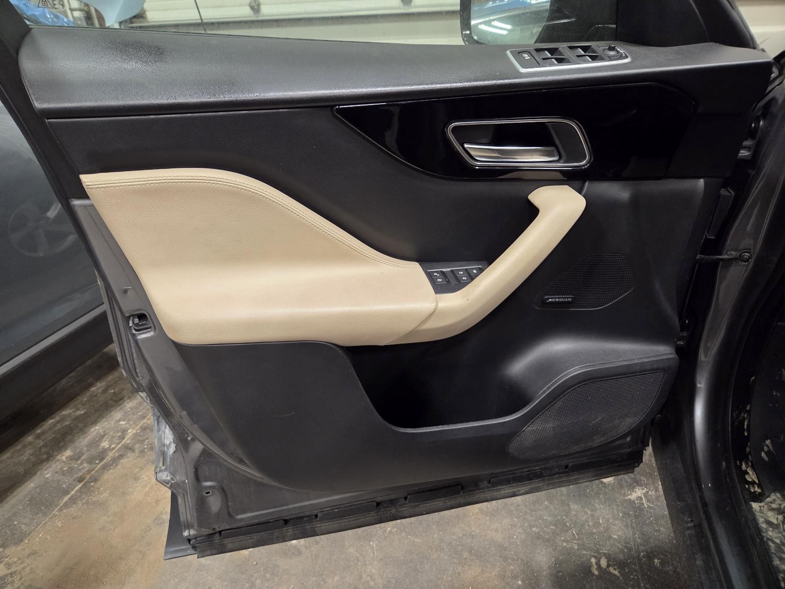 Used Front Right Steering Knuckle fits: 2018 Jaguar F-pace Front Right