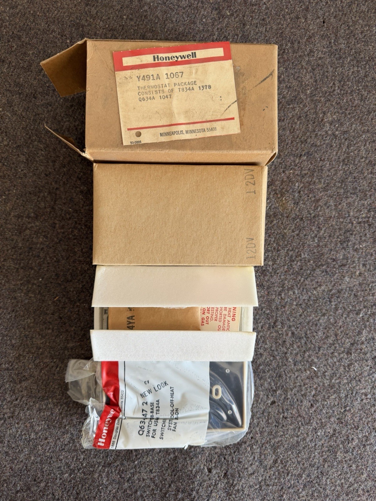 Honeywell Y491A 1067 Thermostat Package Lennox (NOS OPEN BOX)