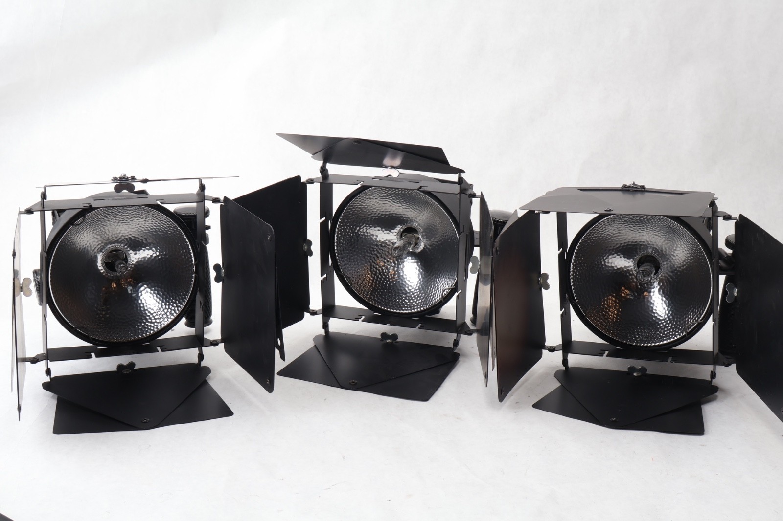 Set of 3 Lowel DP Lights, Barn Doors Hot Lights Video Photo Lamps