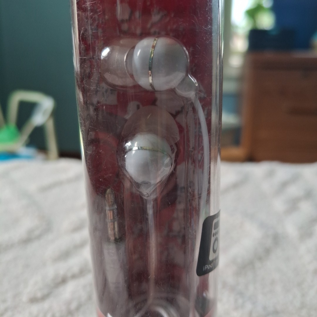 Sentry Balls Earbuds In White