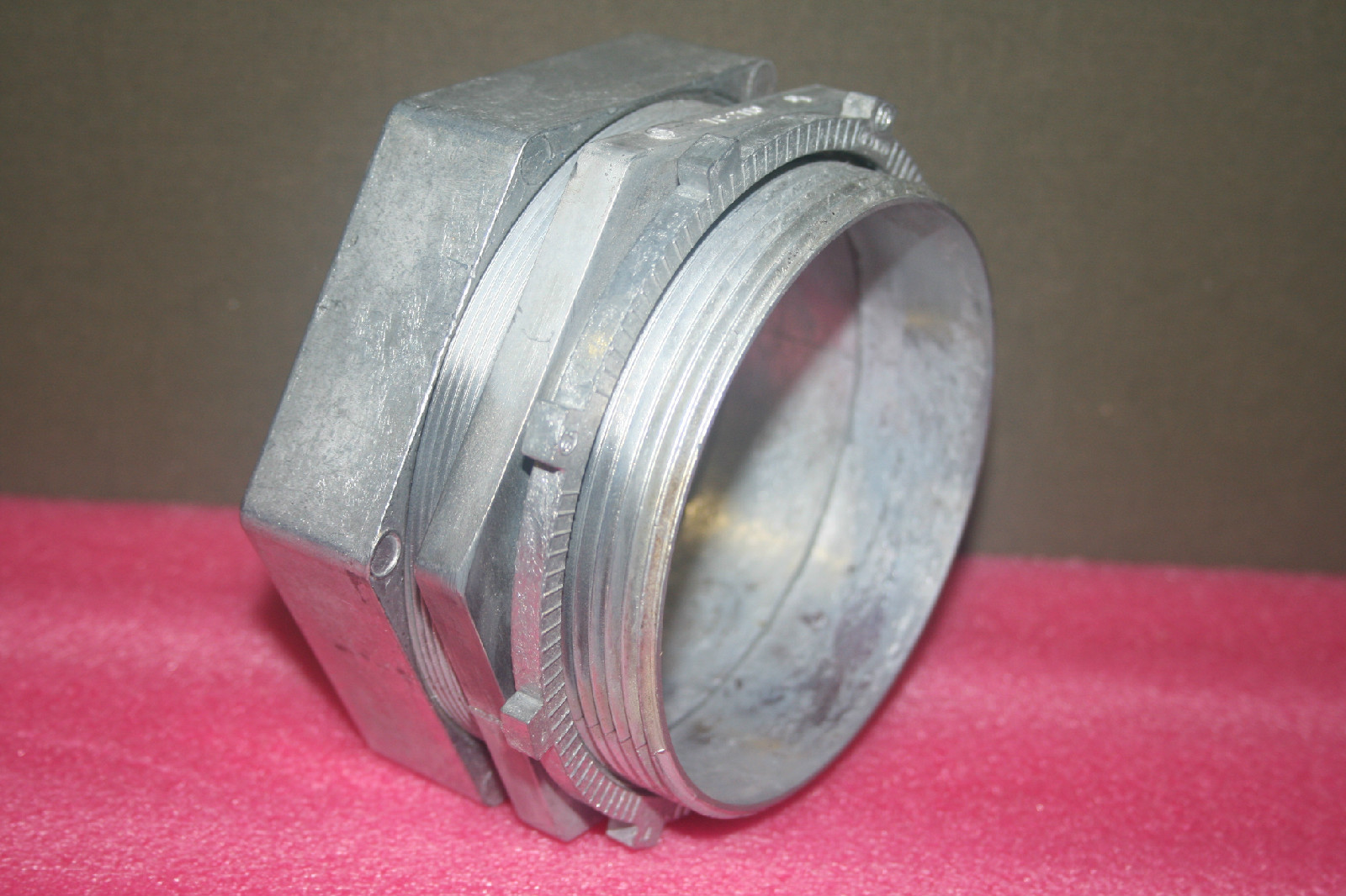 Steel City TC2110 4" Compression Connector for EMT Conduit -  NEW - Free Ship