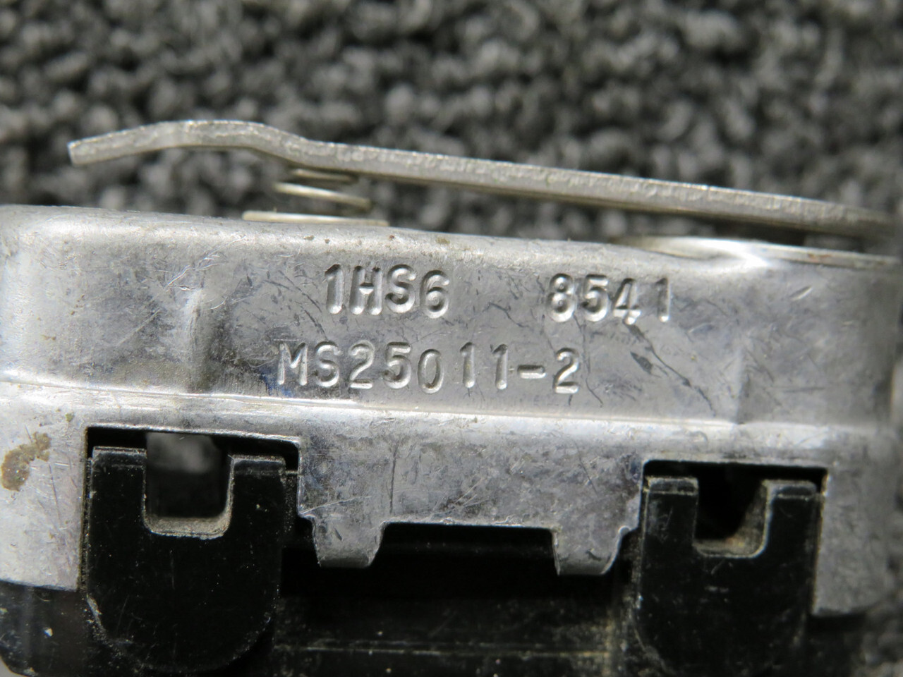 1HS6 (Alt: MS25011-2) UND Lab Inc Switch