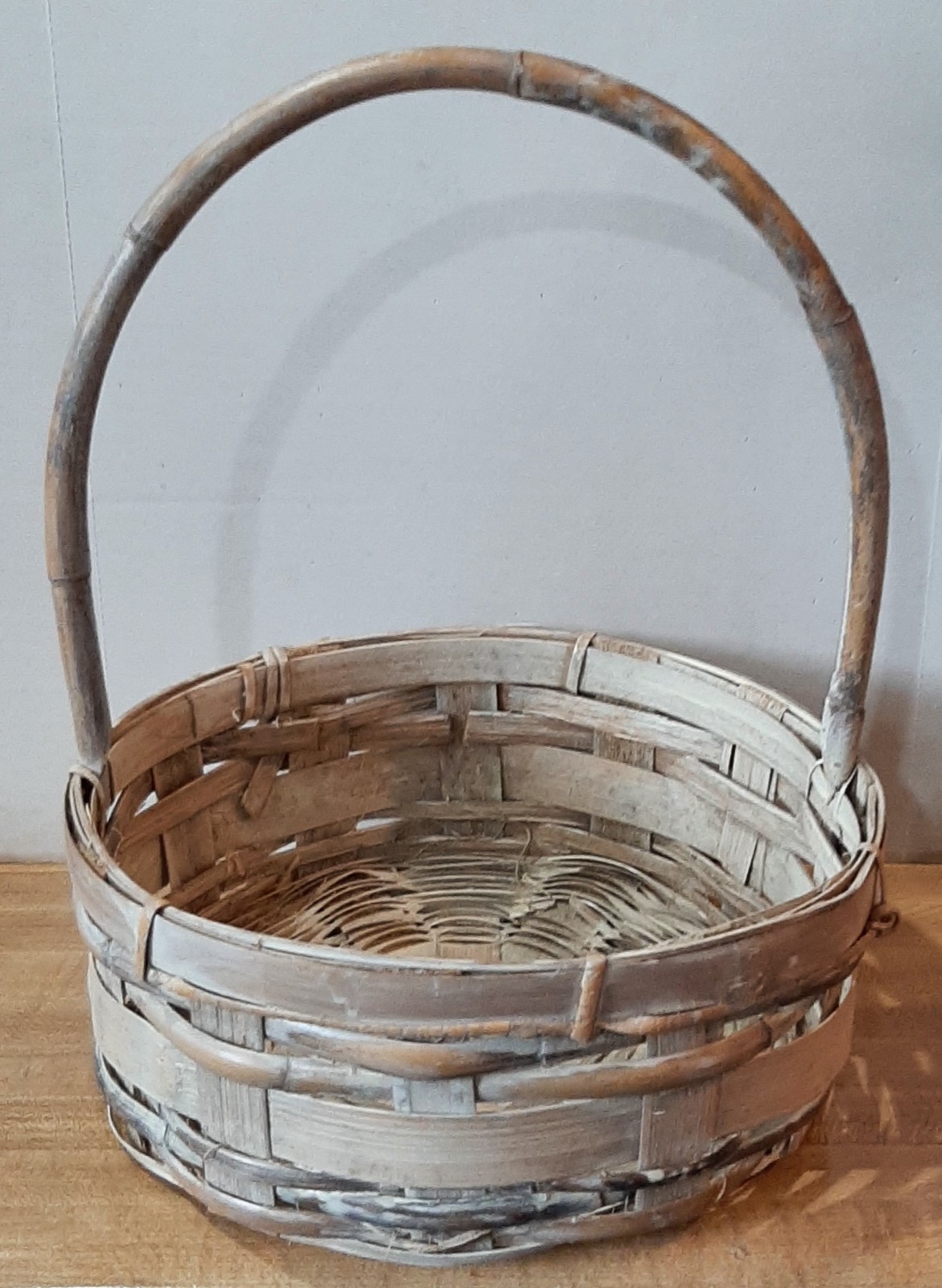 Vtg. Round Distressed Gray Carry Basket ~ Handle 7.5" Diameter 8.5" Depth 3.5"