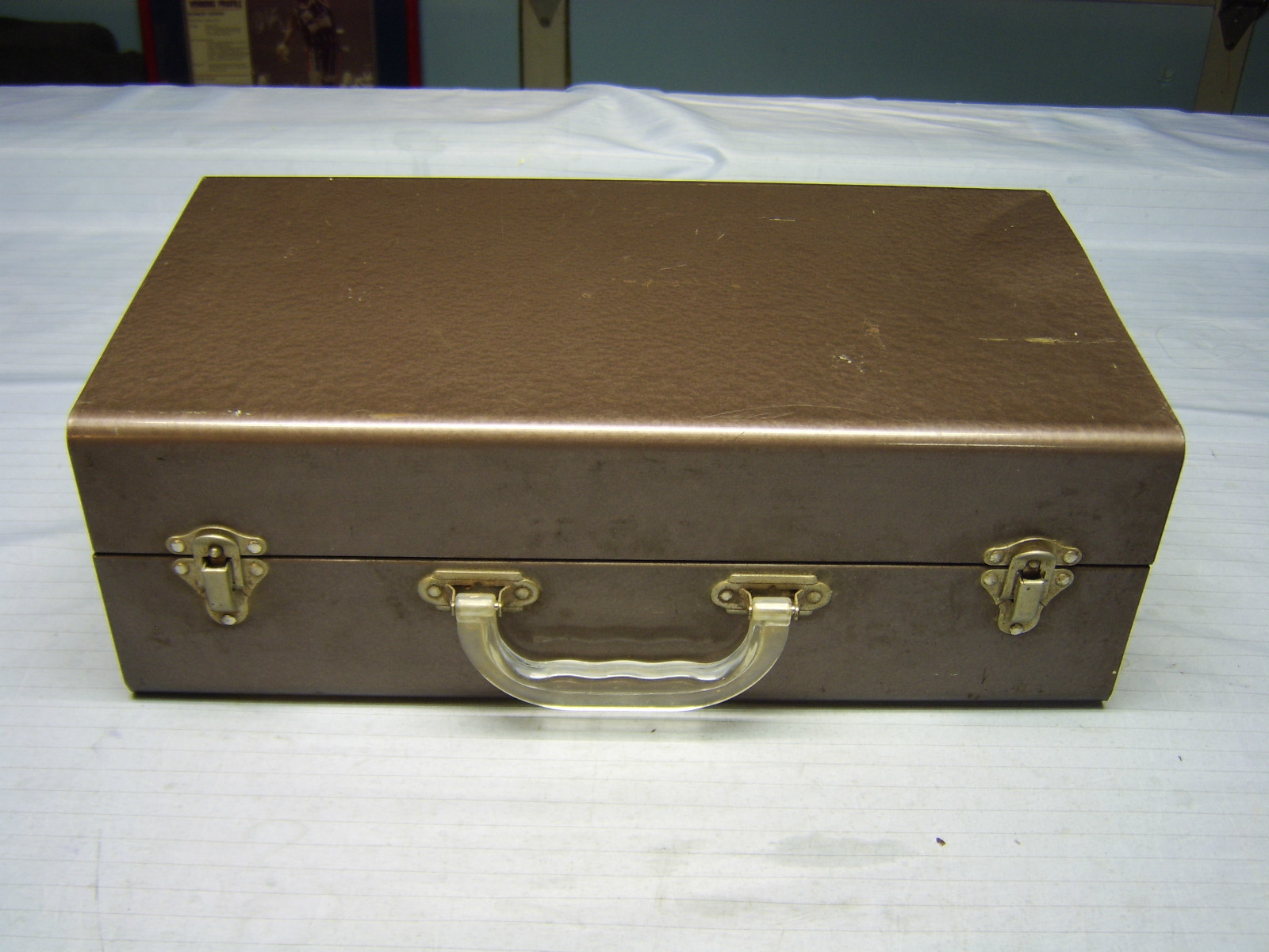 1960's CKC Portable Light Bar in Metal Case for Photo or Movies With Title Board