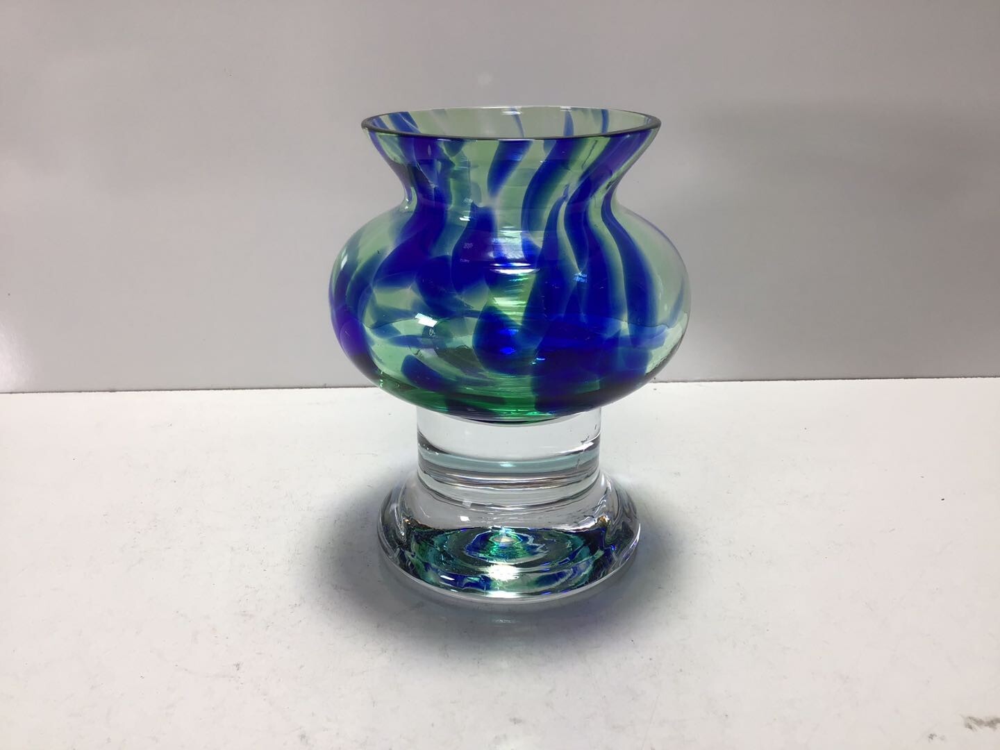 Q89 SEA OF SWEDEN-- BLUE ART GLASS HEAVY-FOOTED CANDLE HOLDER WITH LABEL