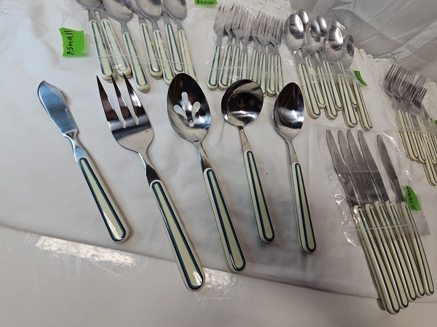 Pfaltzgraff JUNIPER 38 Pc Plastic Handle Stainless Flatware w Serving Pcs.
