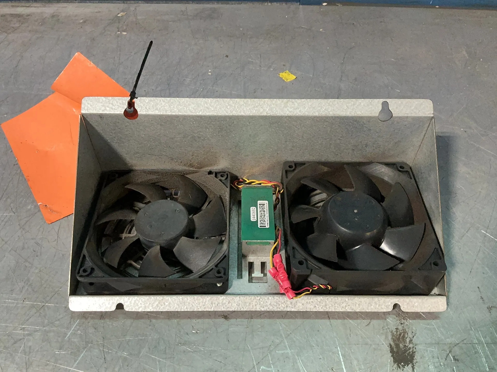 DUAL SERVO FAN UNIT.