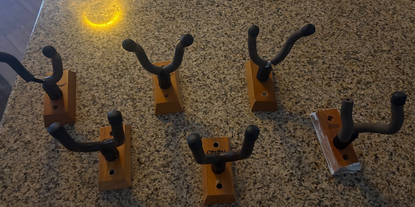 Ohuhu Guitar Wall Mount. Iced Earth