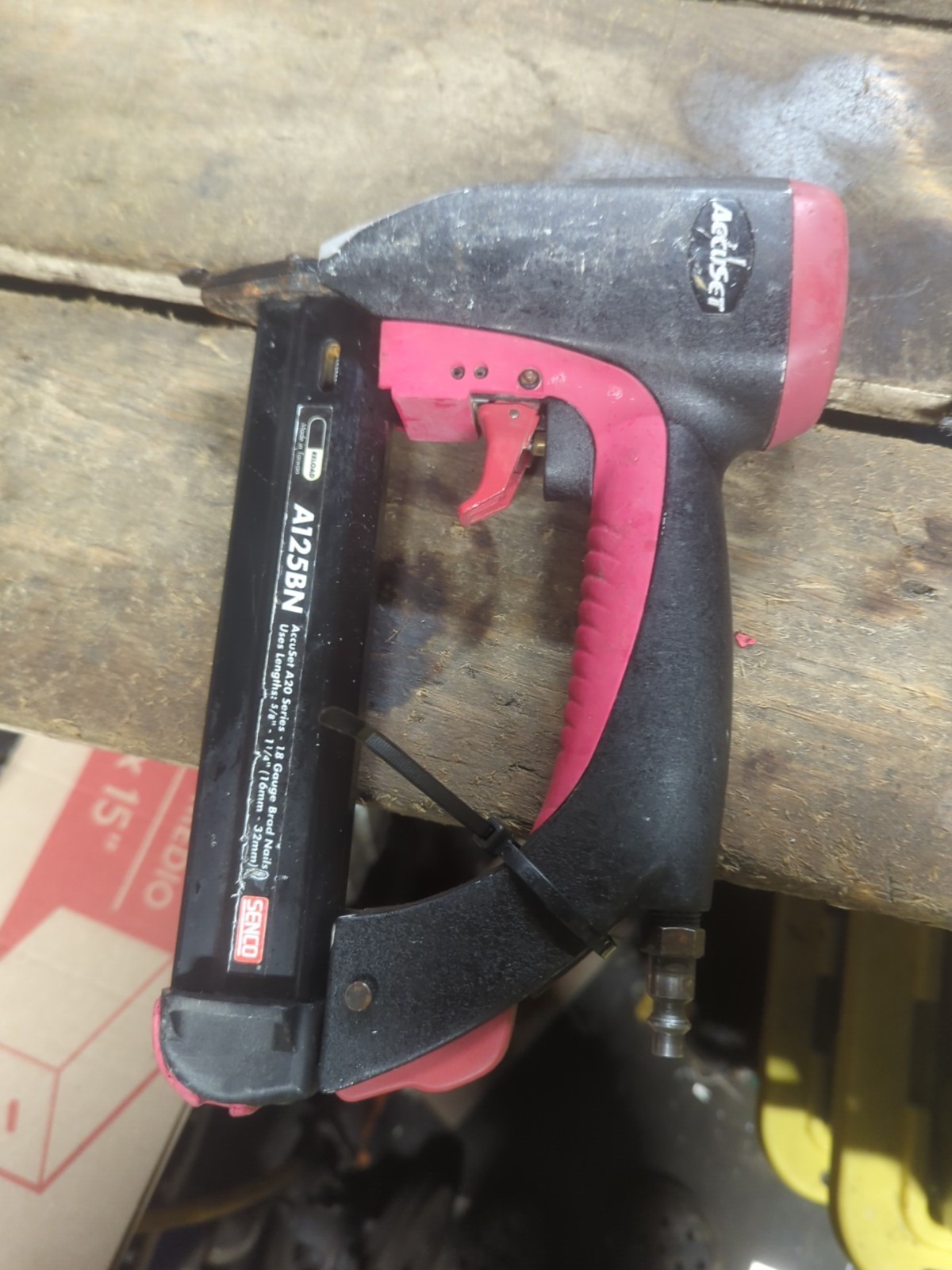 SENCO ACCUSET PNEUMATIC AIR 18ga BRAD NAILER A20 SERIES, #A125BN