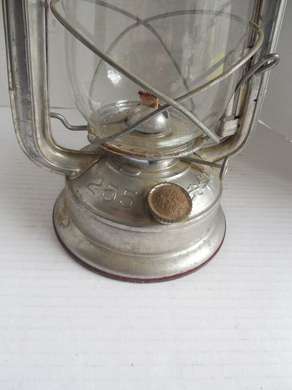 VINTAGE KWANG HWA 255 PARAFFIN STORM HURRICANE OIL LAMP LANTERN Shanghai China 2