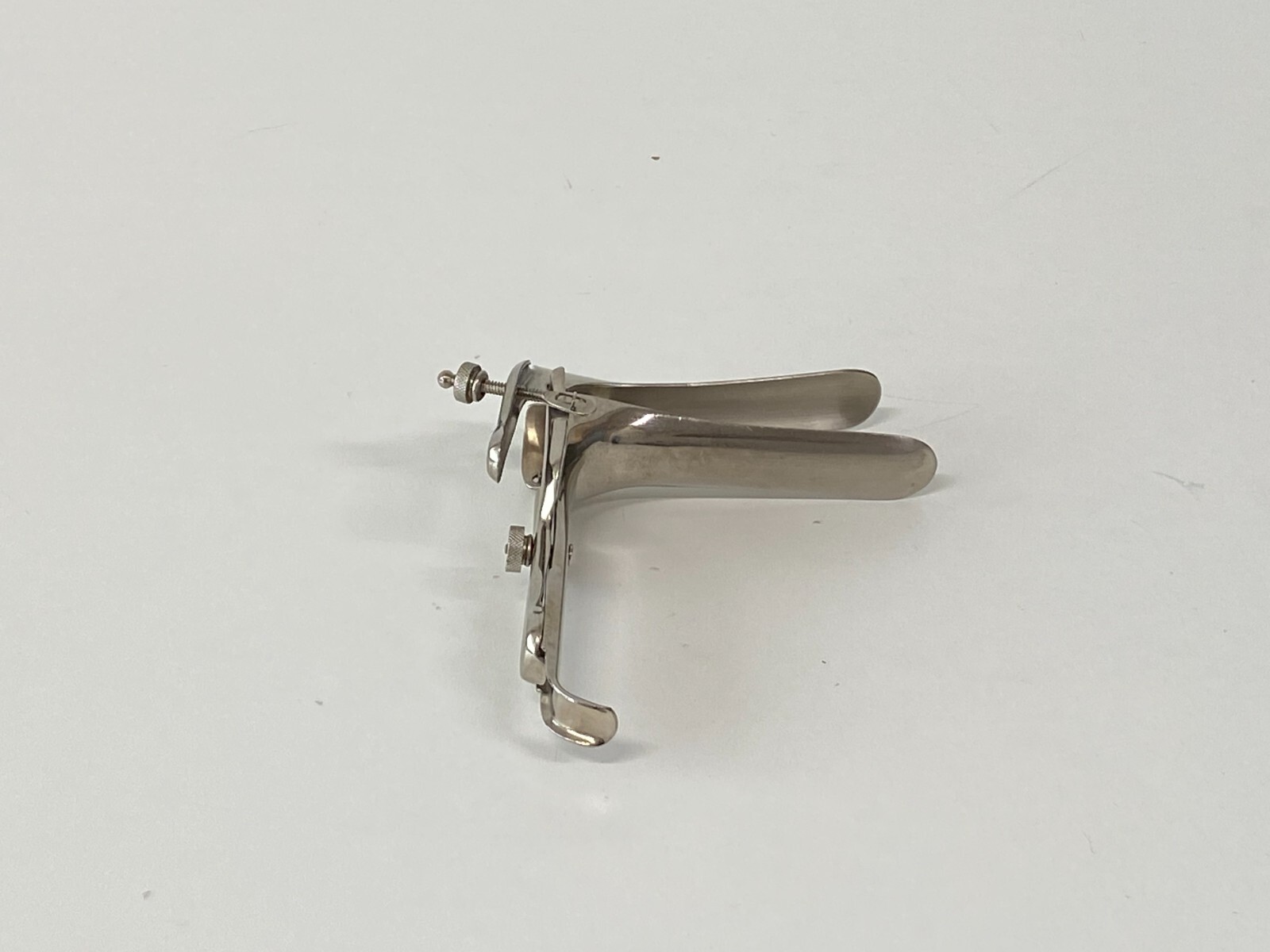 L25: Lot of 4 Vantage V930-60 Speculum