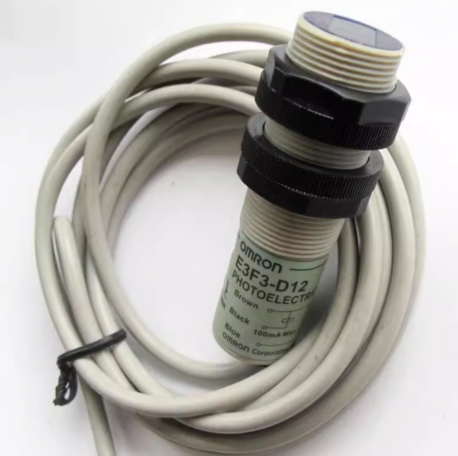 1PC New Omron Photoelectric switch E3F3-D12 2M #LL