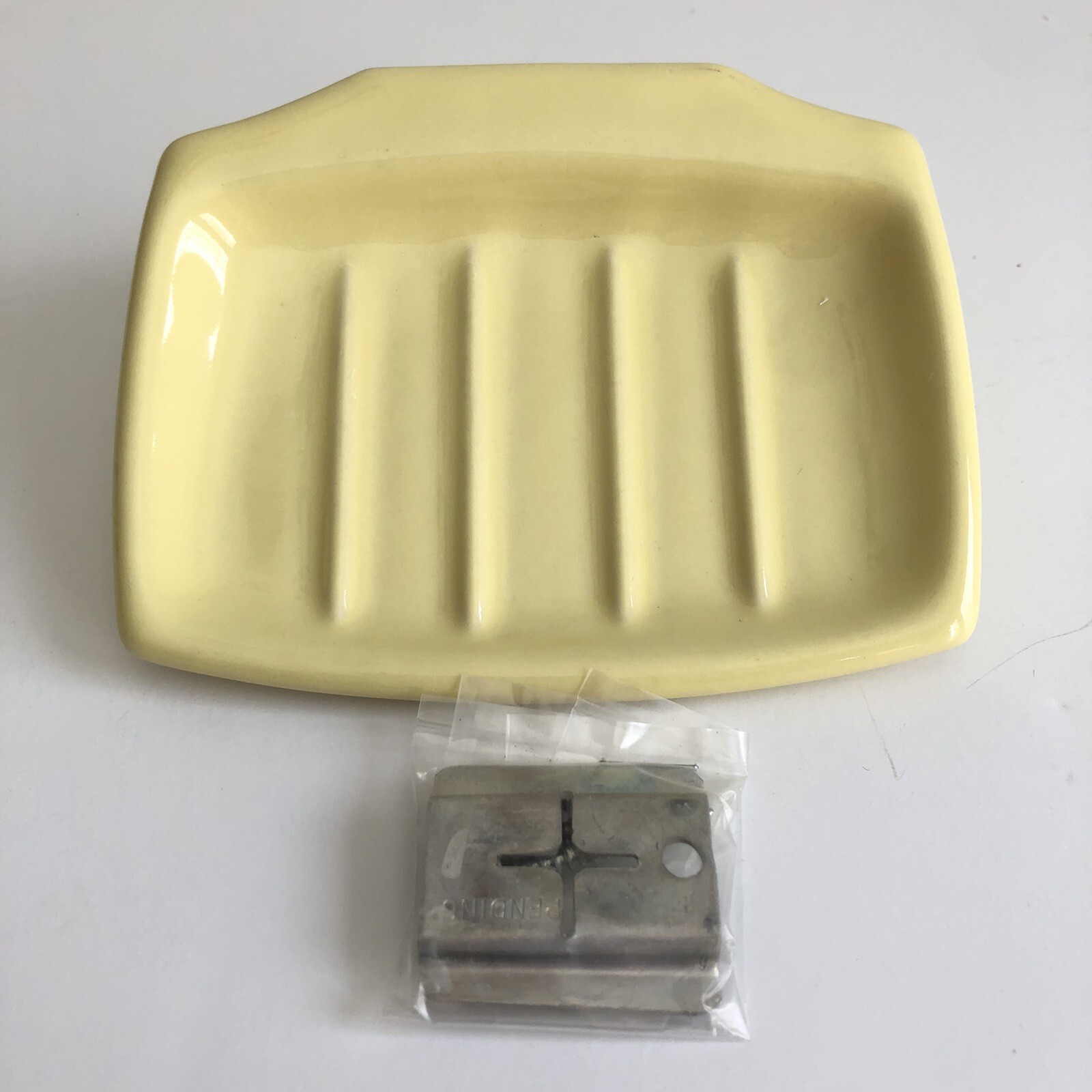 Vtg Saffron YELLOW Porcelain Ceramic SOAP DISH Bathroom Wall Mount MCM Clip-On