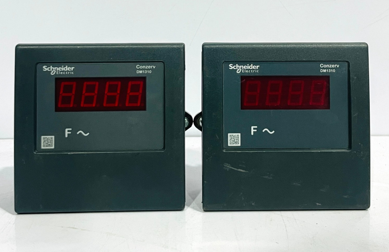 SCHNEIDER ELECTRIC DM1310 DIGITAL PANEL METER FREQUENCYMETER LOT OF 2 FAST SHIP
