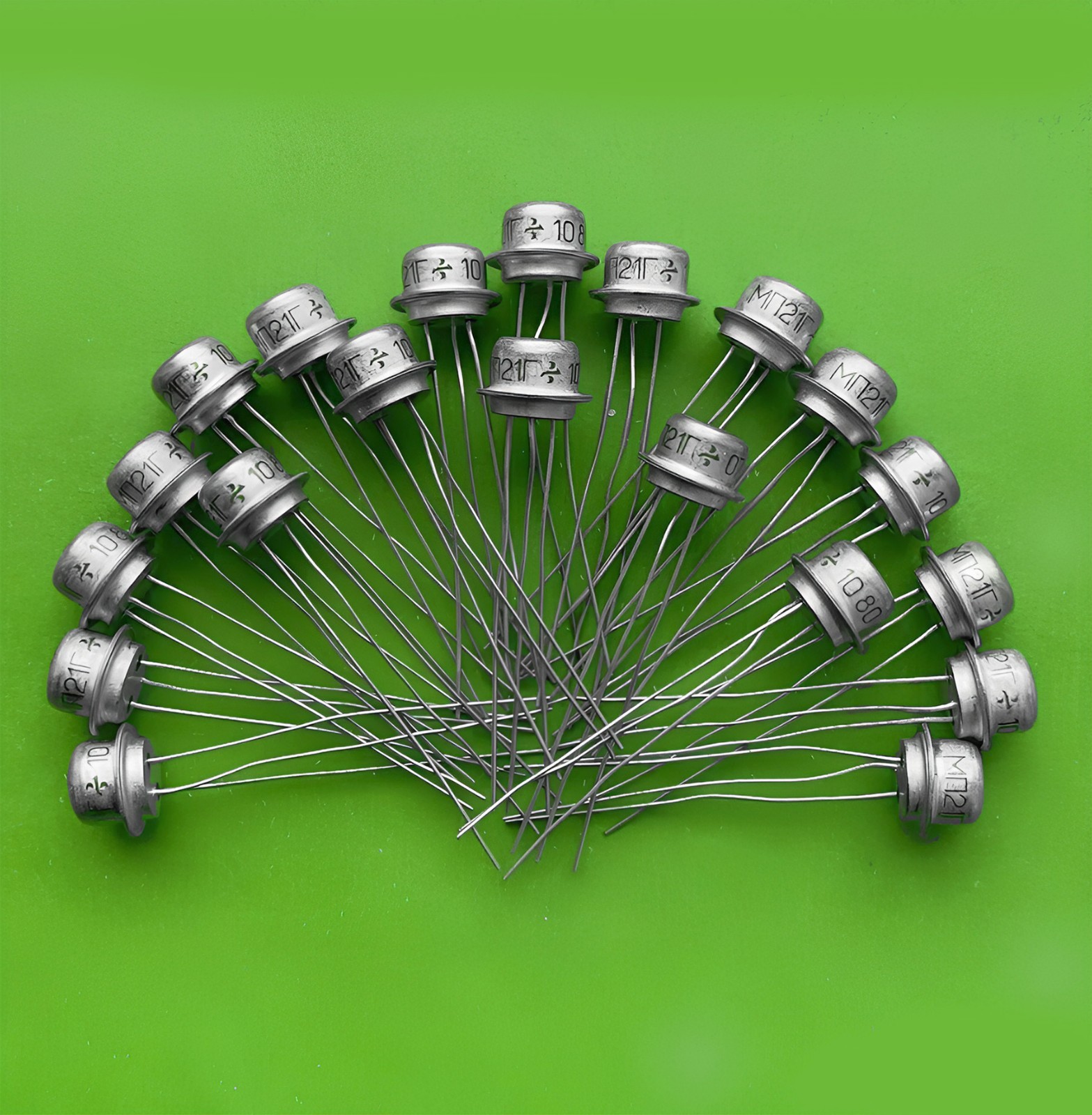 30pcs Germanium Transistor PNP MP21G (2N1924 2N1925 2N60C) - Fuzz Face - USSR