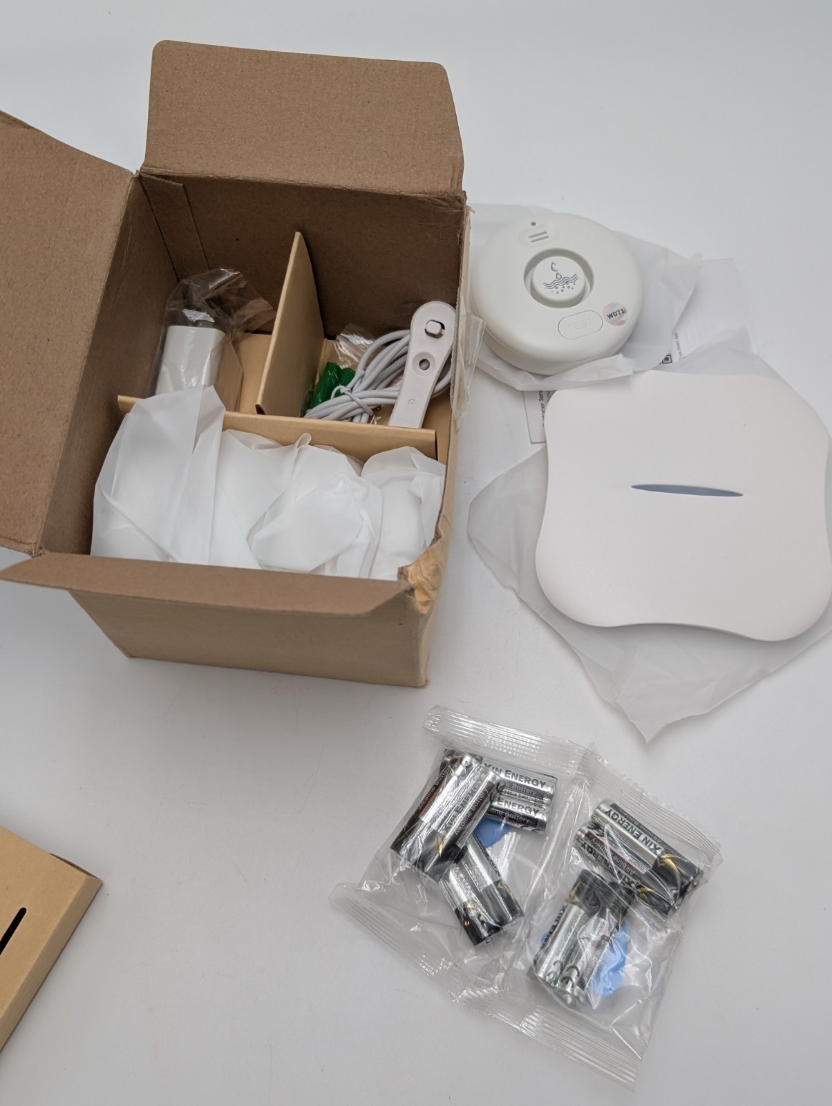 FANSITC WiFi Water Leak Detectors 5 Pack 120dB Sensor Wireless White Open Box