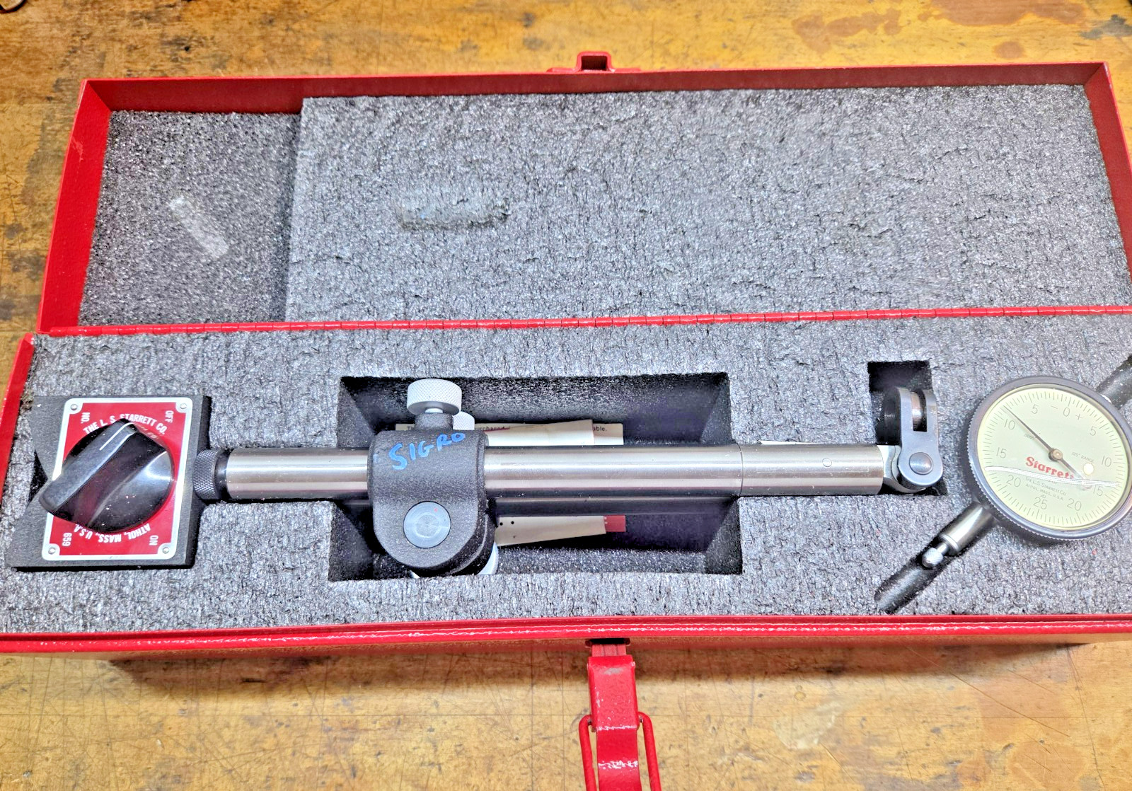 STARRETT No. 659 HEAVY DUTY magnetic base with No. 25-131 dial indicator