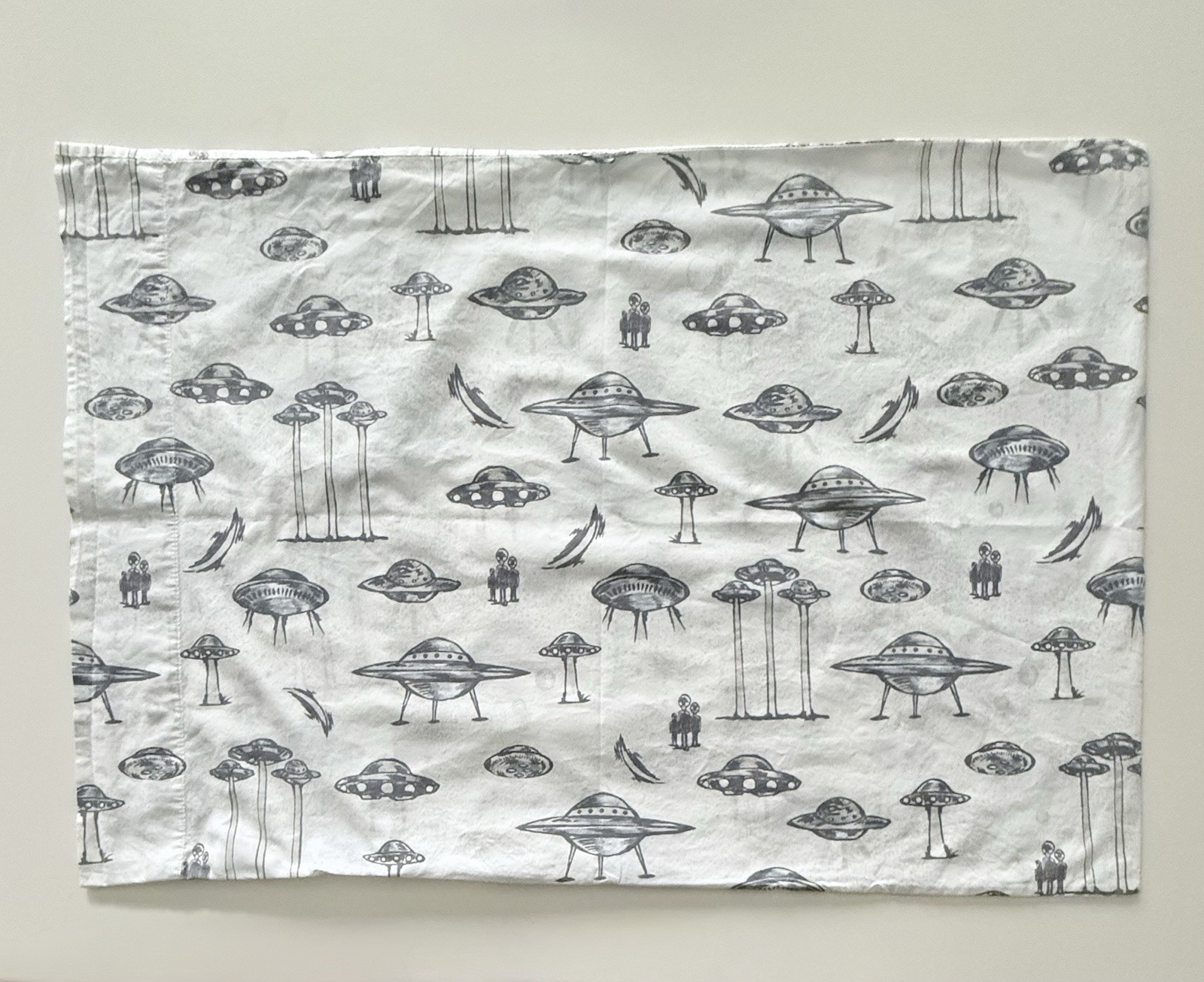POTTERY BARN KIDS Glow Spaceship / UFO / Alien : One Organic Cotton Pillowcase
