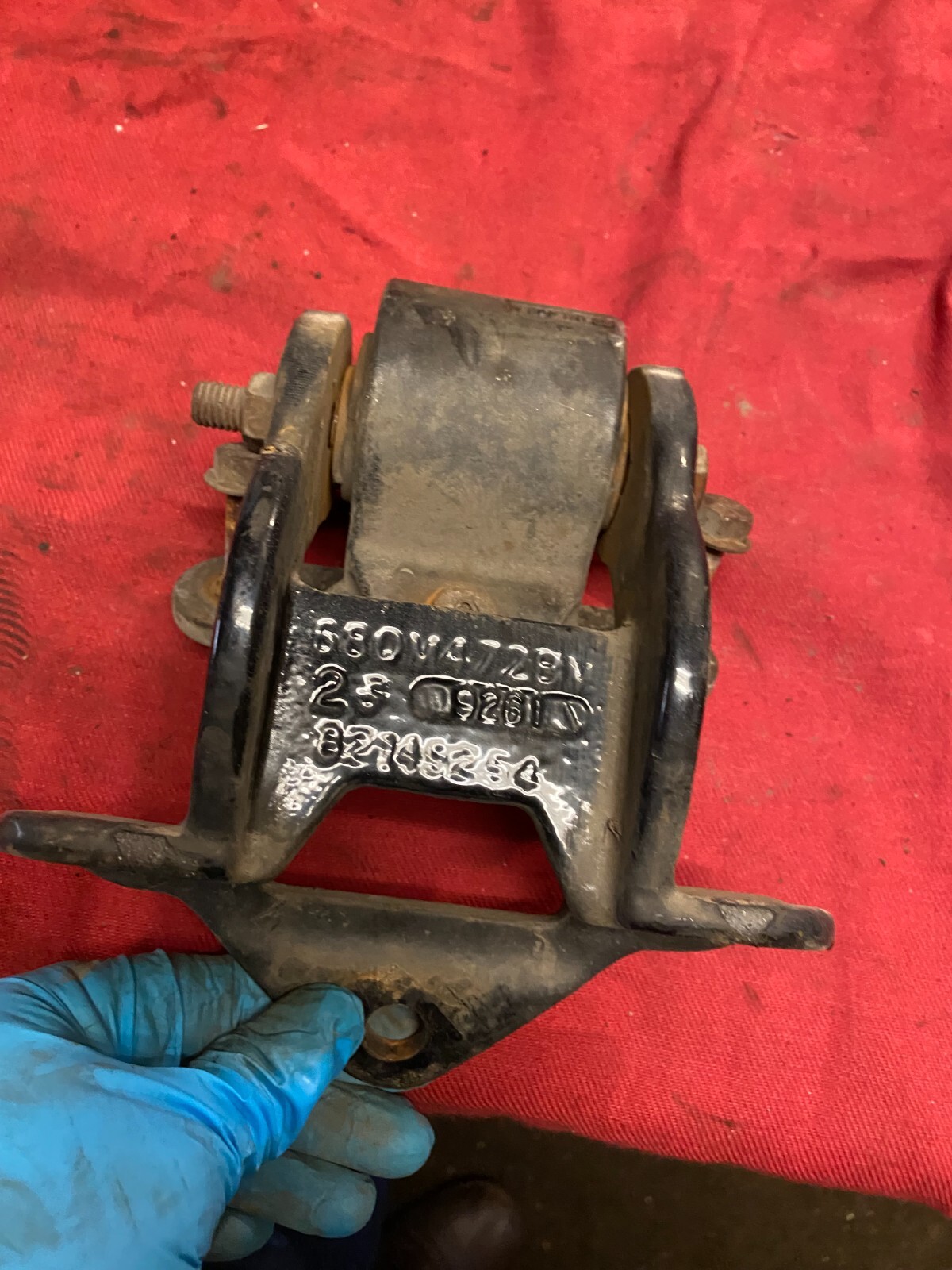 MACK CXU613 HOOD HINGE 68QM472BM / 2