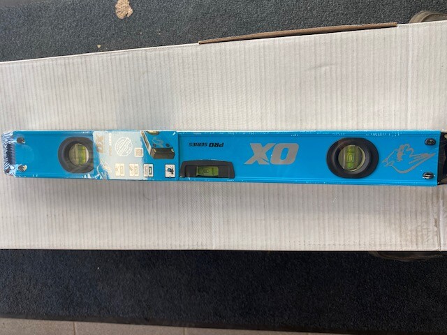 24" Magnetic Level