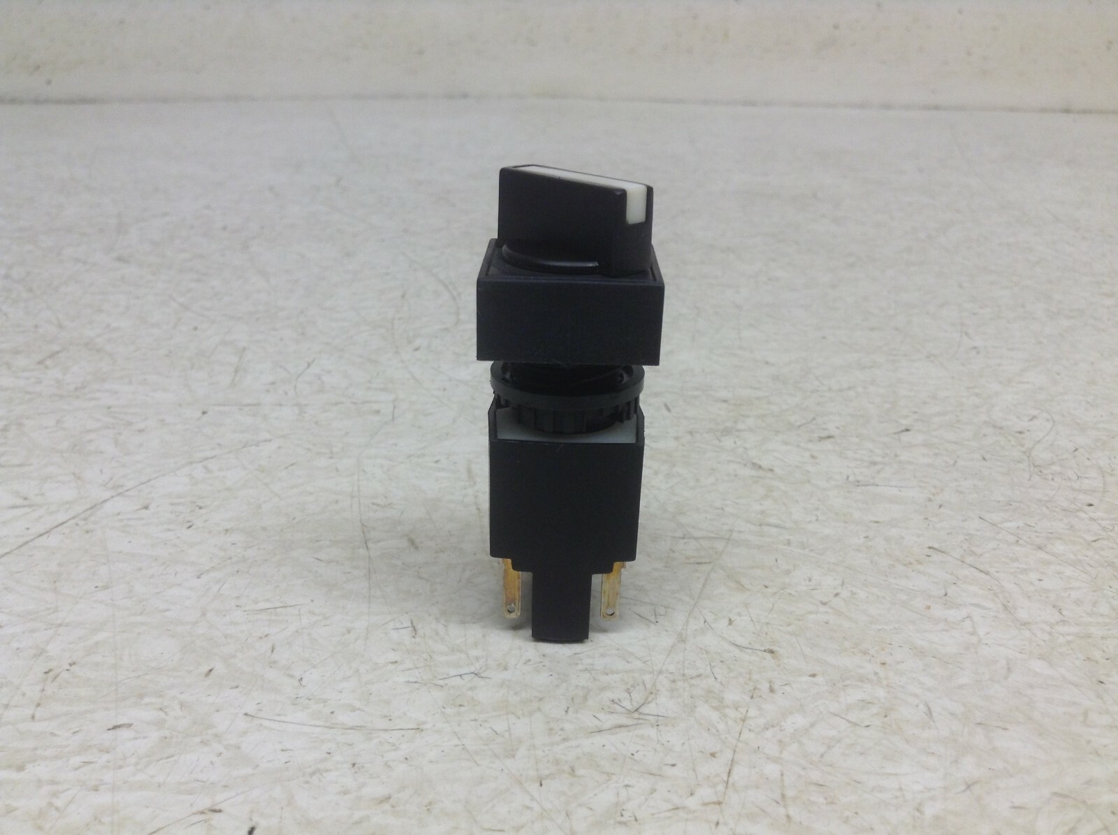 Maruyasu YS-16B2 2 Position Maintained Selector Switch YS16B2 (TSC)