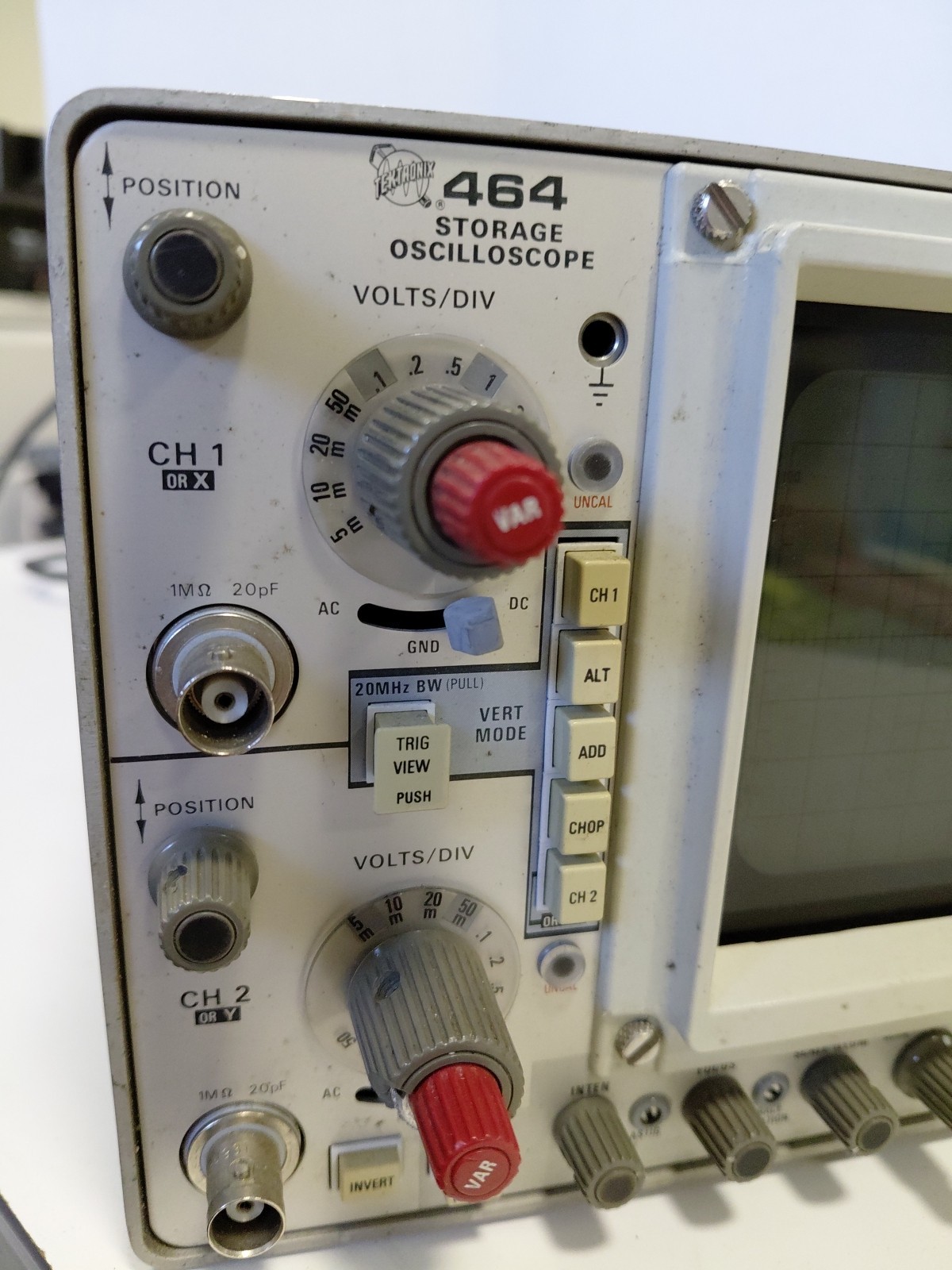 Tektronix 464 Storage Oscilloscope Options 4 & 93 - POWERS ON UNTESTED No Handle