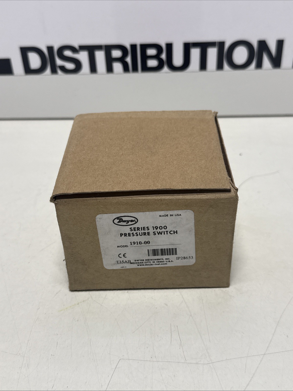 Dwyer 1910-00 Compact Low Differential Pressure Switch NEW