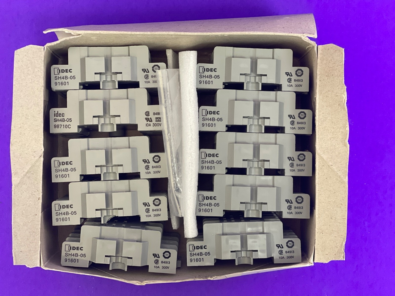 NEW LOT OF 10 , IDEC SH4B05 Relay Socket, DIN Rail, Panel,Screw, 14 Pins,  DIN R
