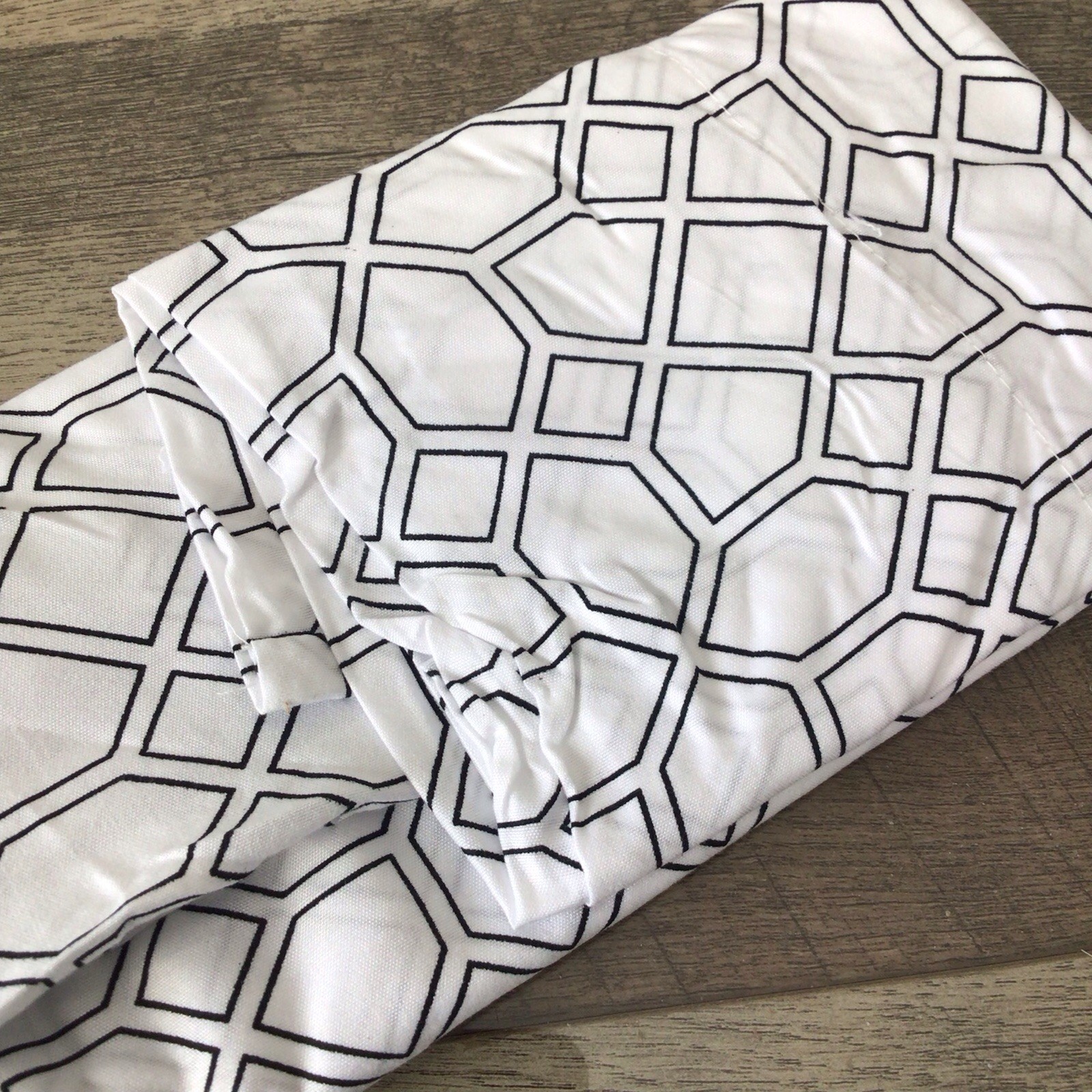 Dan River Easy Care Pair Standard Pillowcases Black Geometric Pattern Polyester