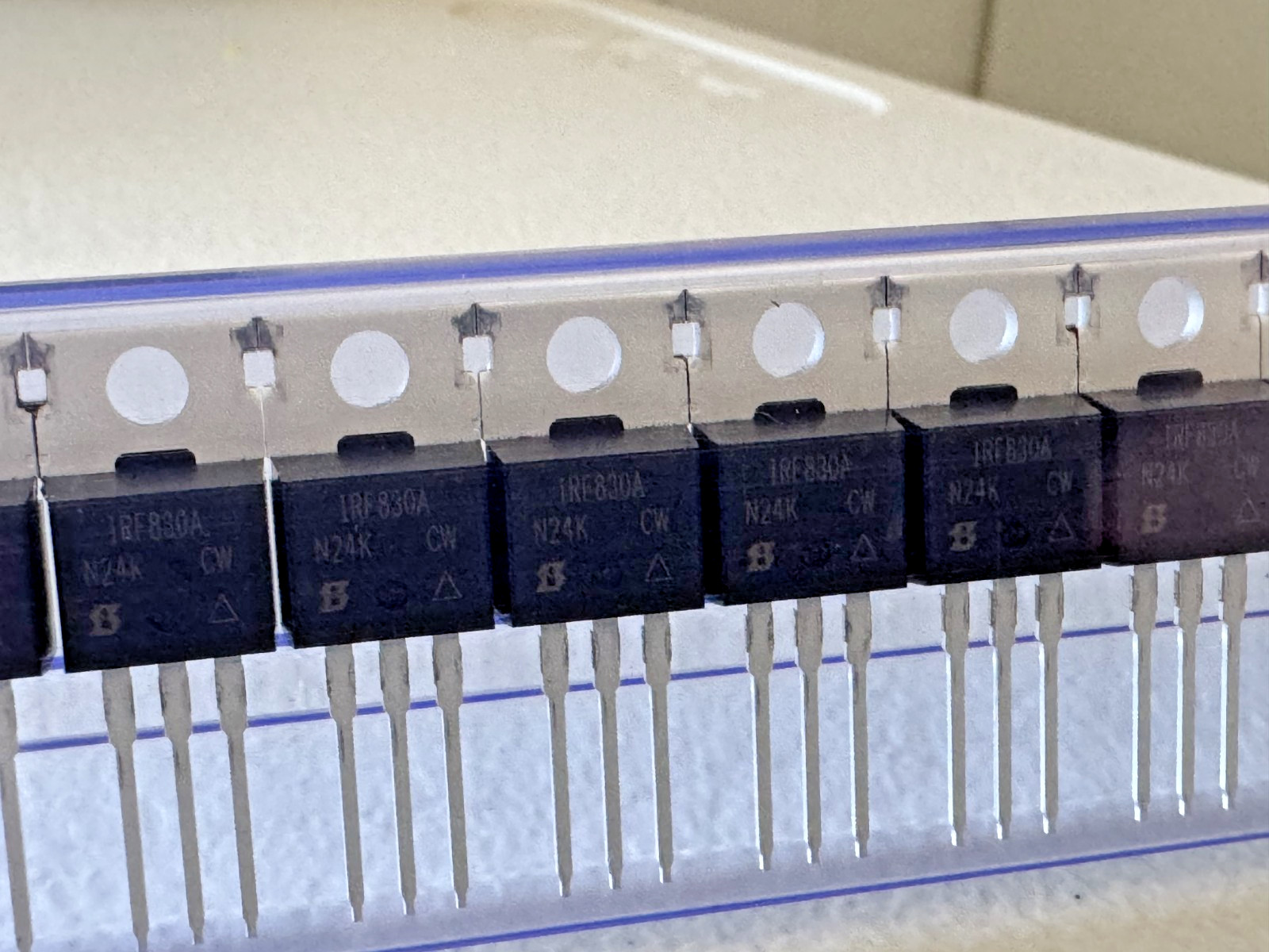 50 PCS IRF830APBF  N-Channel Mosfet  Vishay  500V  5A  P=74W TO220 ,New Original