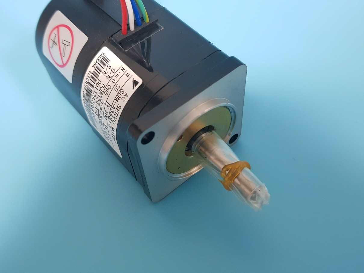 NEW YASKAWA SGM-A3A314 AC SERVO MOTOR