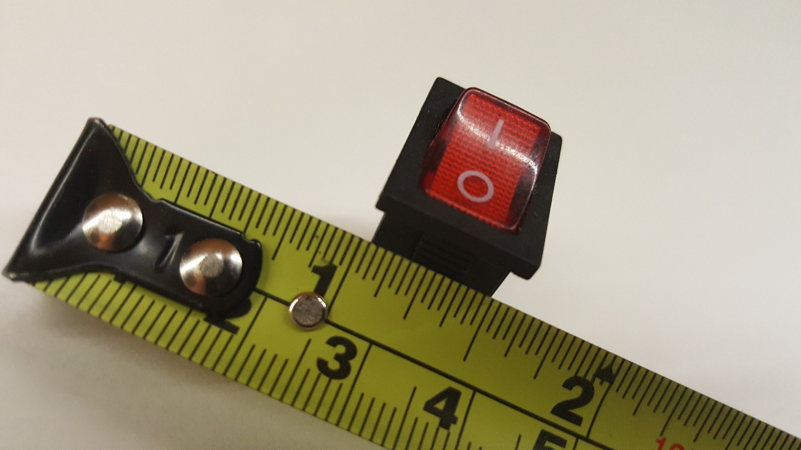 10A 120VAC --- rocker switch --- 120VAC 10 amp