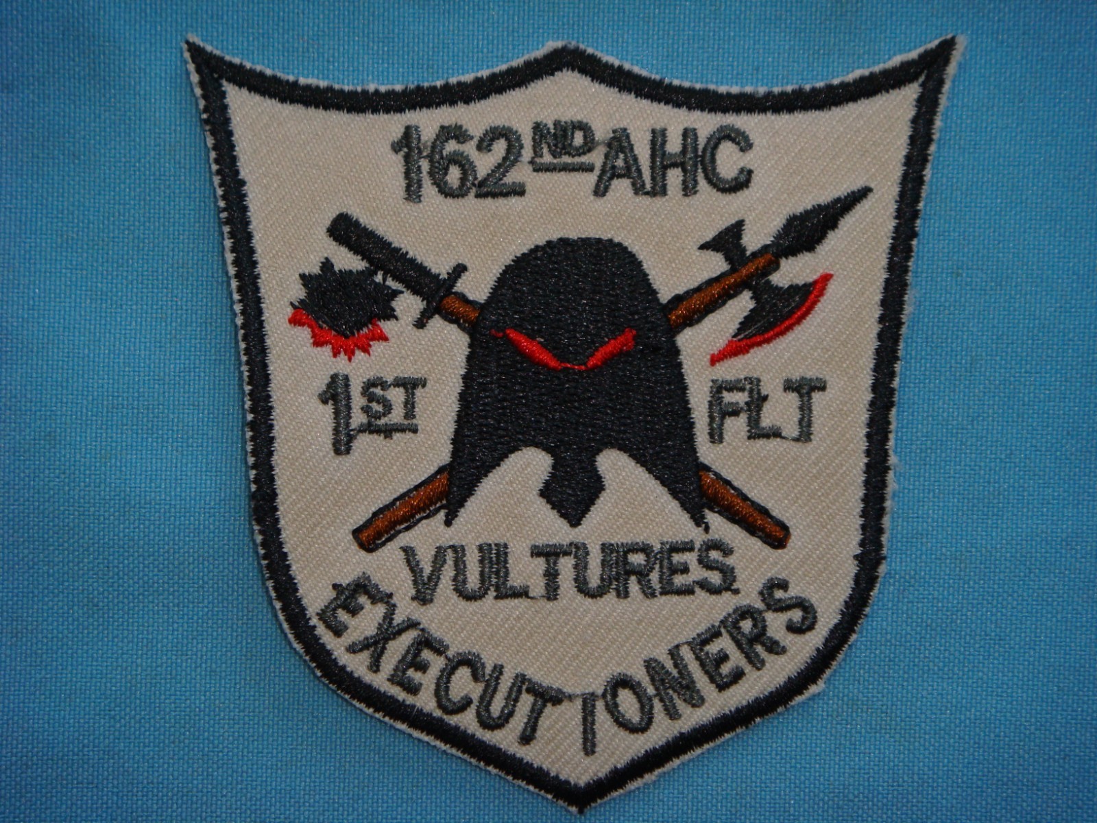 VIETNAM WAR PATCH, US 1st FLIGHT 162nd ASSAULT HELICOPTER COMPANY " VULTURES"