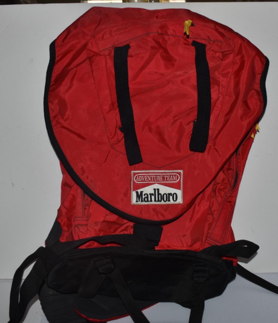 Marlboro: Adventure Team Large Rucksack Hiking Backpack Camping 30" VTG  (AQX34)