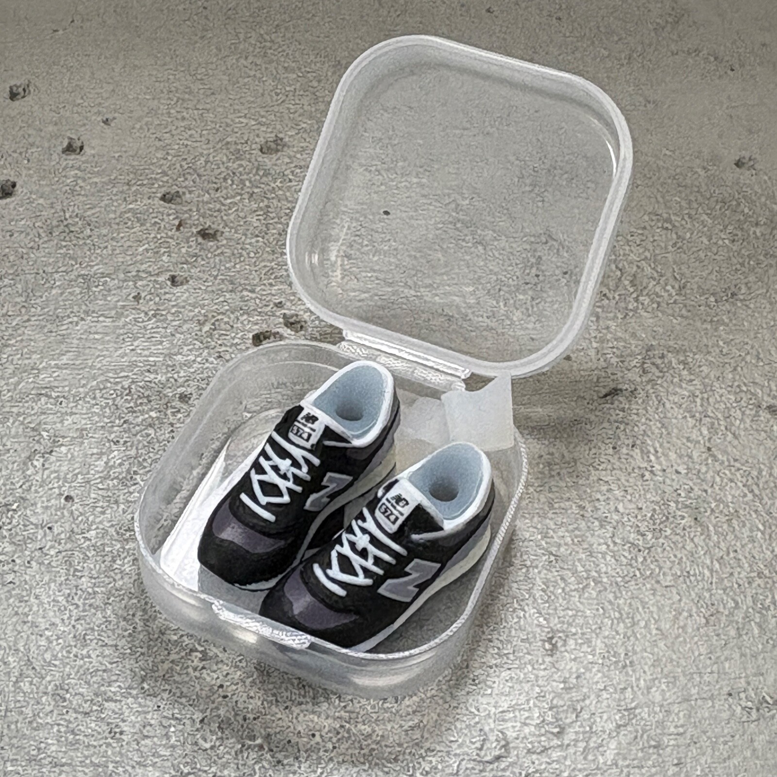 ATS-NB-GRY: 1/12 NB Sneakers & ankle adapters w/ box for 6" figure - Black Grey