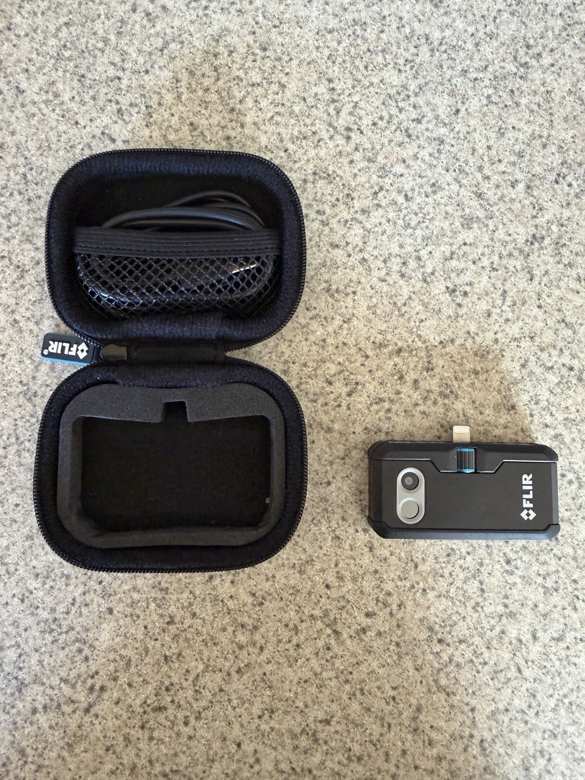 FLIR iOS Lightning Thermal Imaging Camera Mobile Accessory with Case
