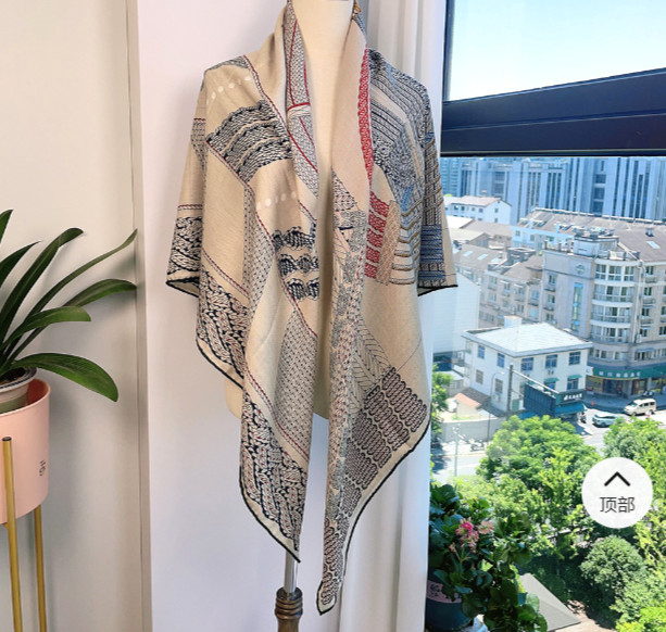 70% cashmere 30% silk Blue totem double side printed square Wrap shawl 130X130cm
