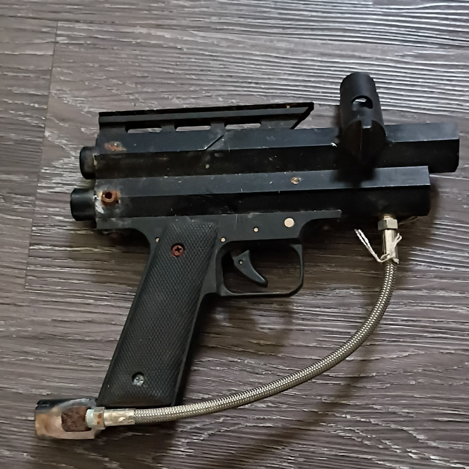 Mechanical Black Paintball Marker with Hose Attachment for Paintball Game