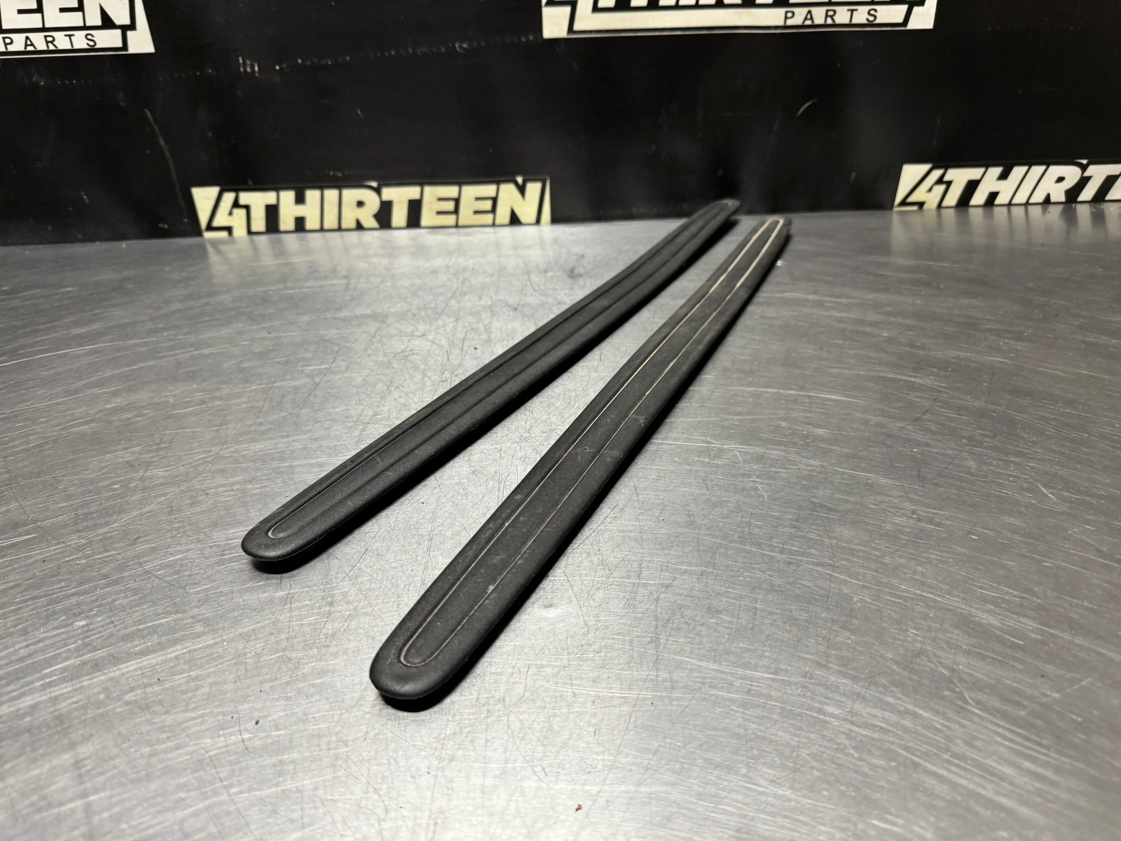 04-06 PONTIAC GTO SCUFF PLATE SILL TRIM SET OEM #N322