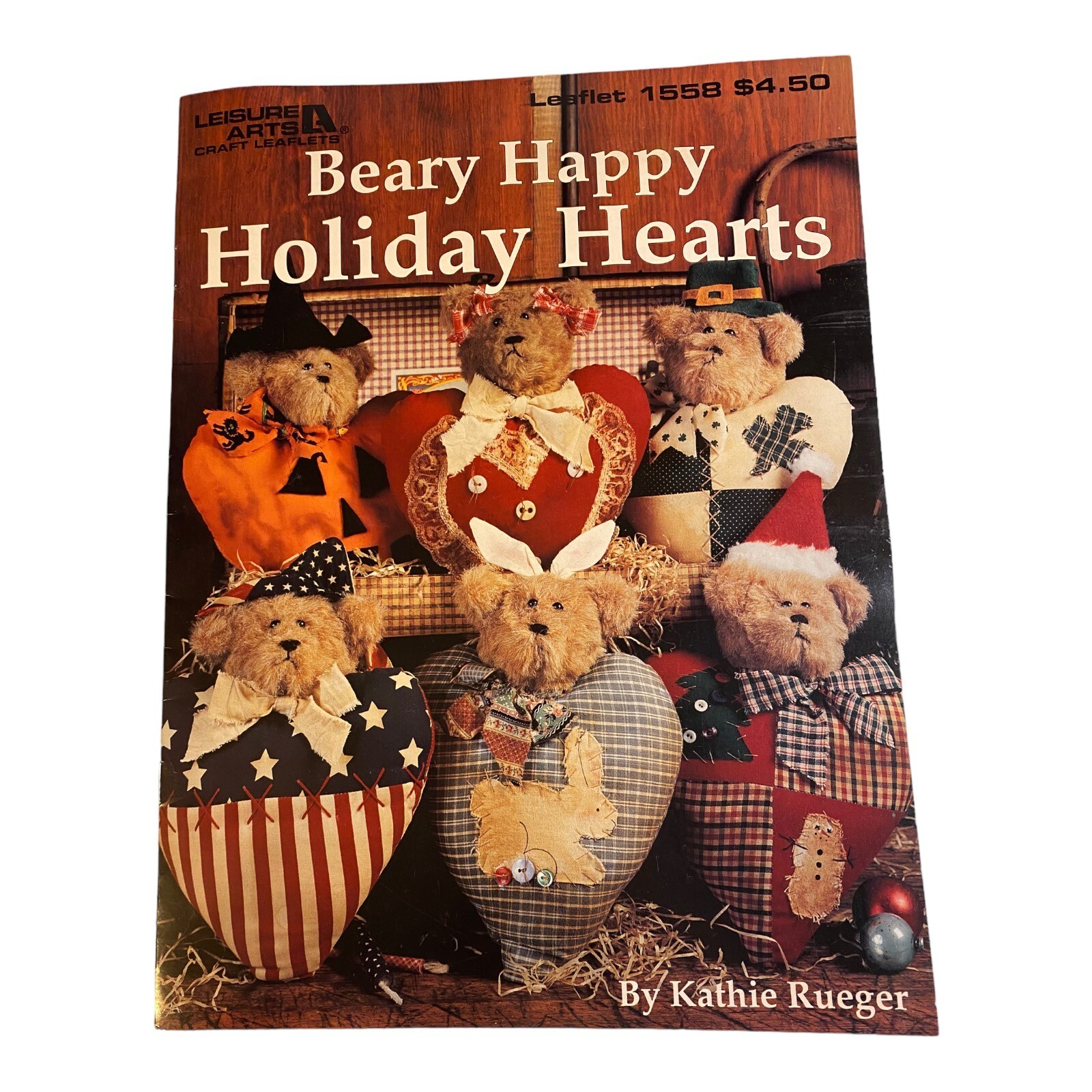 Leisure Arts Leaflet 1558 Beary Happy Holiday Hearts Patchwork Stuffed Pillows