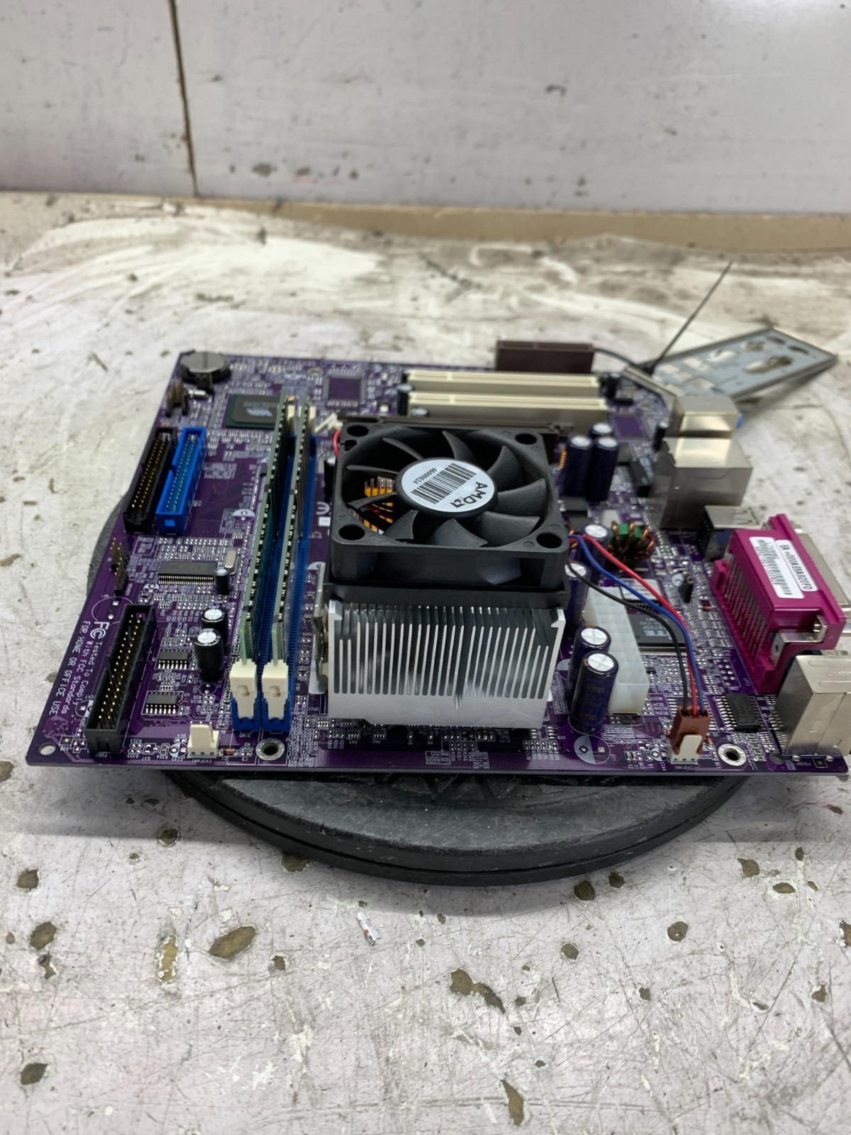 ECS L7VMM2 3.0 AMD Athlon XP 1800+ 32MB NO HDD