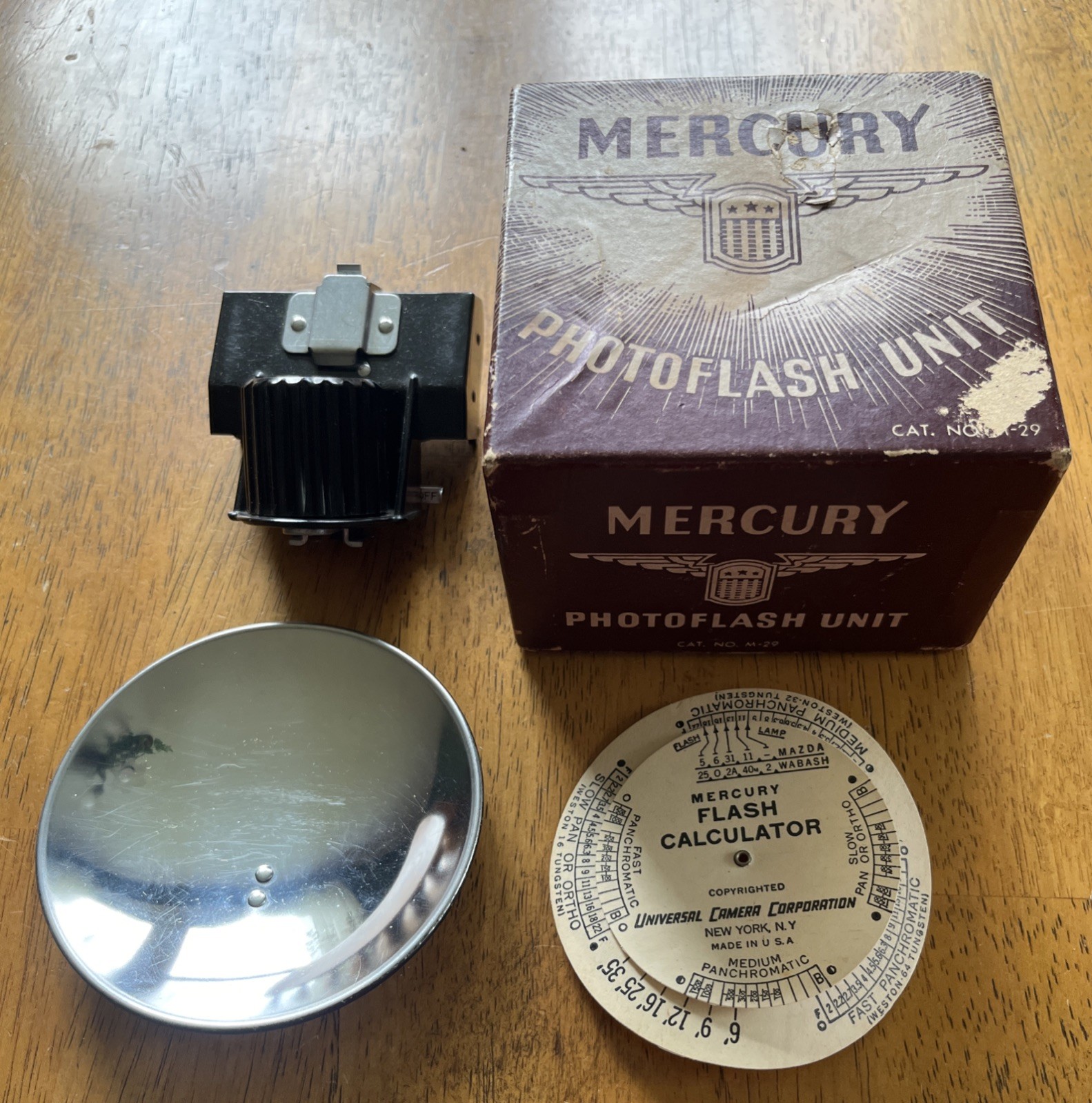 Vintage Mercury Photo Flash Unit - Universal Camera Corp Model M-29