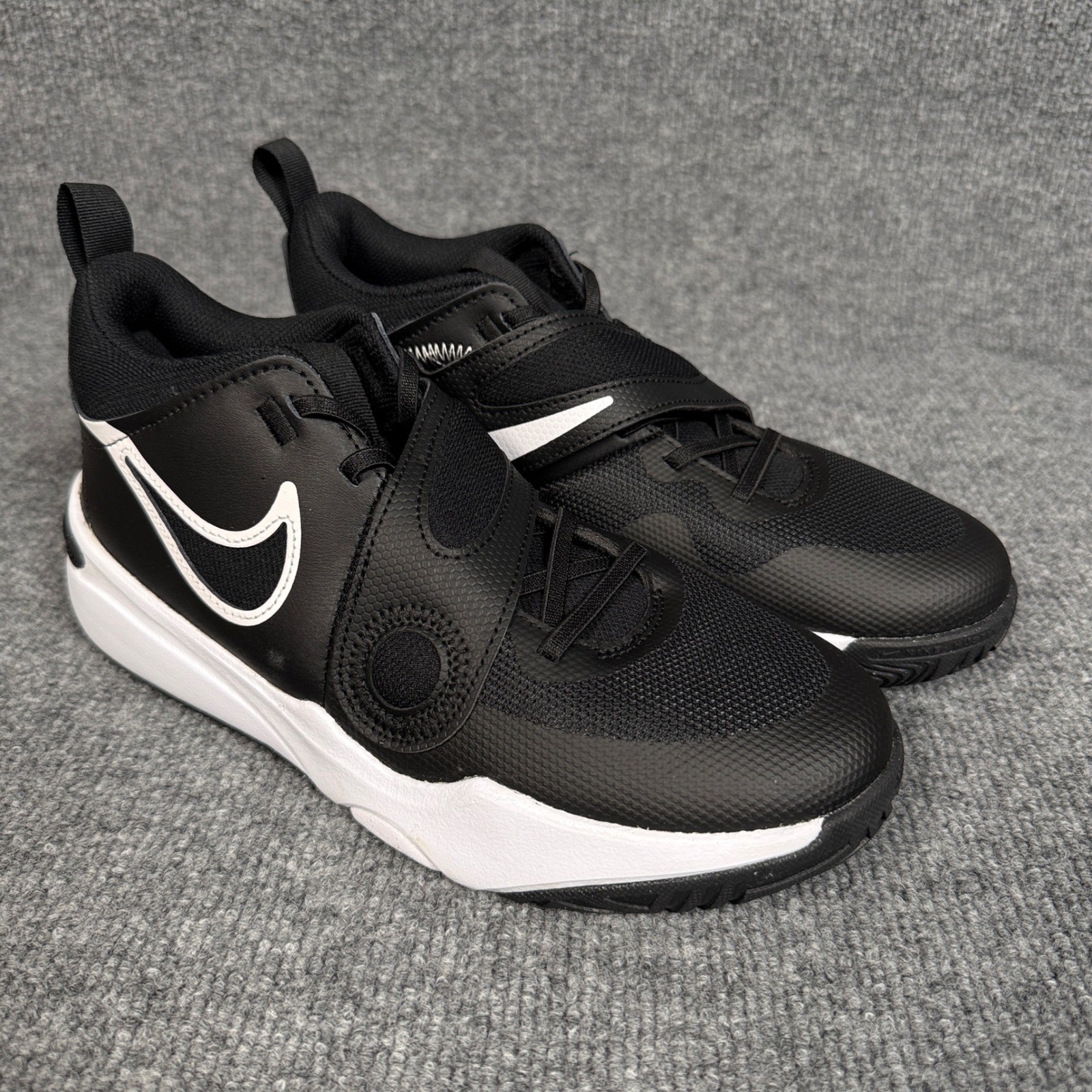 Nike Boys Size 7 Shoes Team Hustle D 11 Sneaker Kids Black White No-Tie Athletic