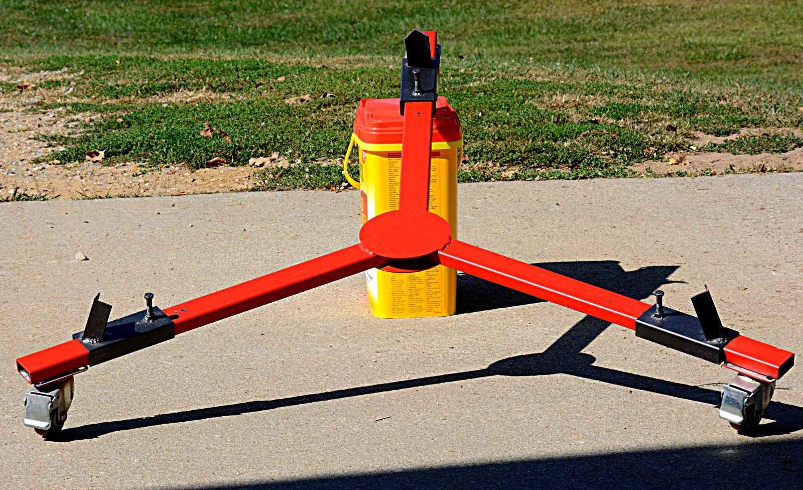 TRIPOD DOLLY WITH BALLBEARING LOCKDOWN CASTERS.