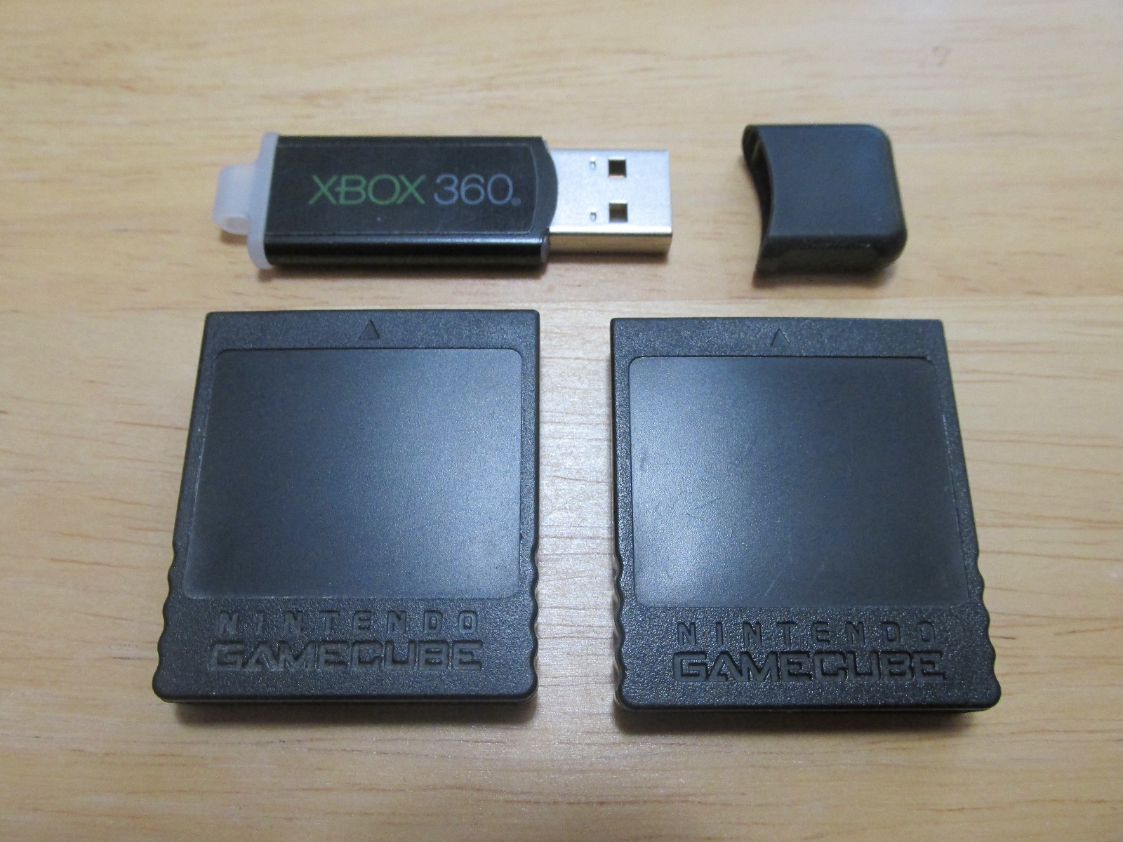 2x GameCube DOL-014 Memory Cards and 1x Xbox 360 SanDisk 16GB USB Flash Drive