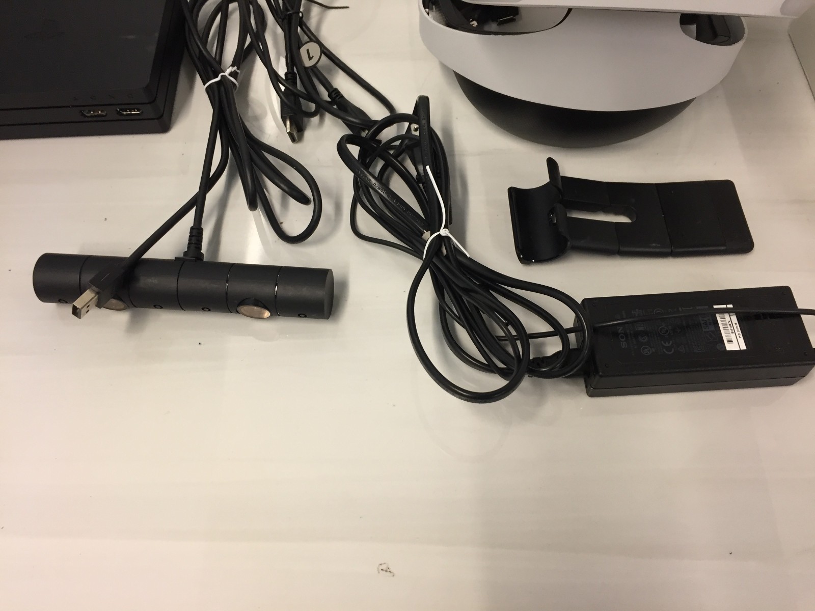 Sony PlayStation VR PSVR Bundle CUH-ZVR2 Headset Camera 2 Move Controllers (Mint