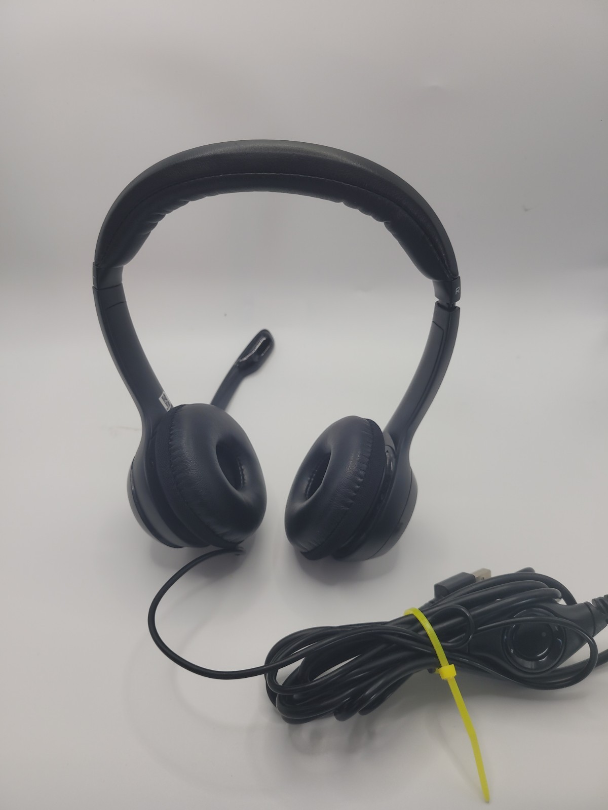 Logi Headphone Headset Wired USB Padded Ears Volume Control Chat Very Good