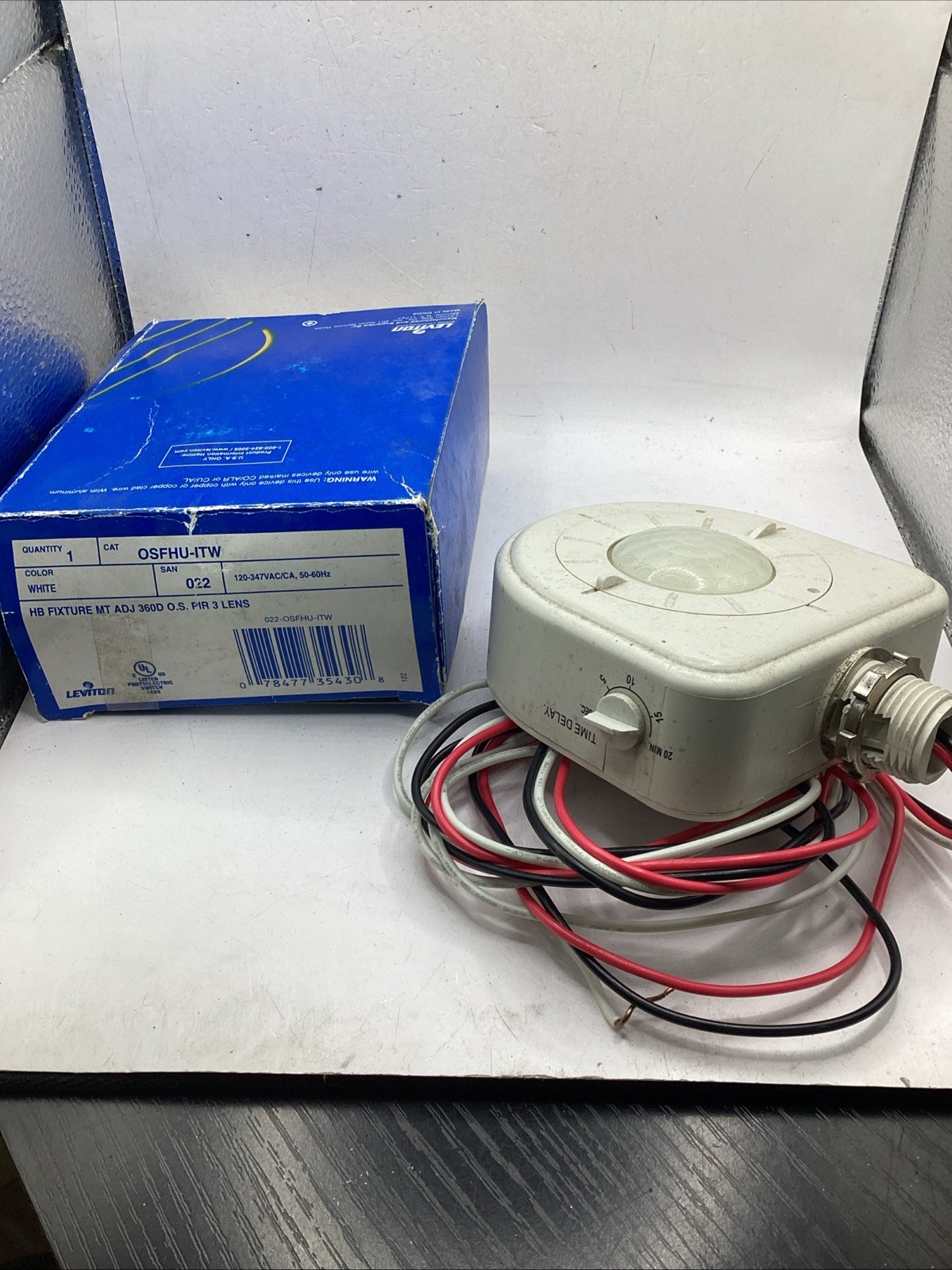 Leviton OSFHU-ITW HB Fixture MT ADJ 360 O.S. PIR 3 Lens  Used
