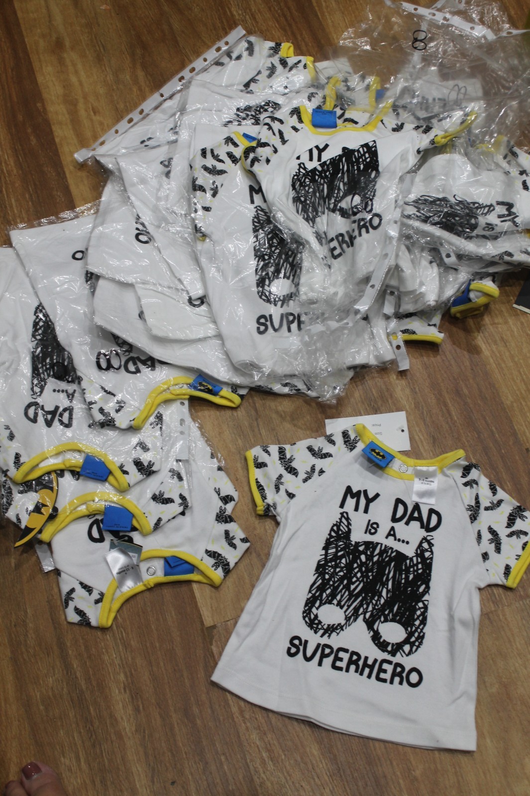 NEW BATMAN MY DADS A SUPERHERO TSHIRT BABY BOYS TEE TOP  X 20 - SUIT RESELLER